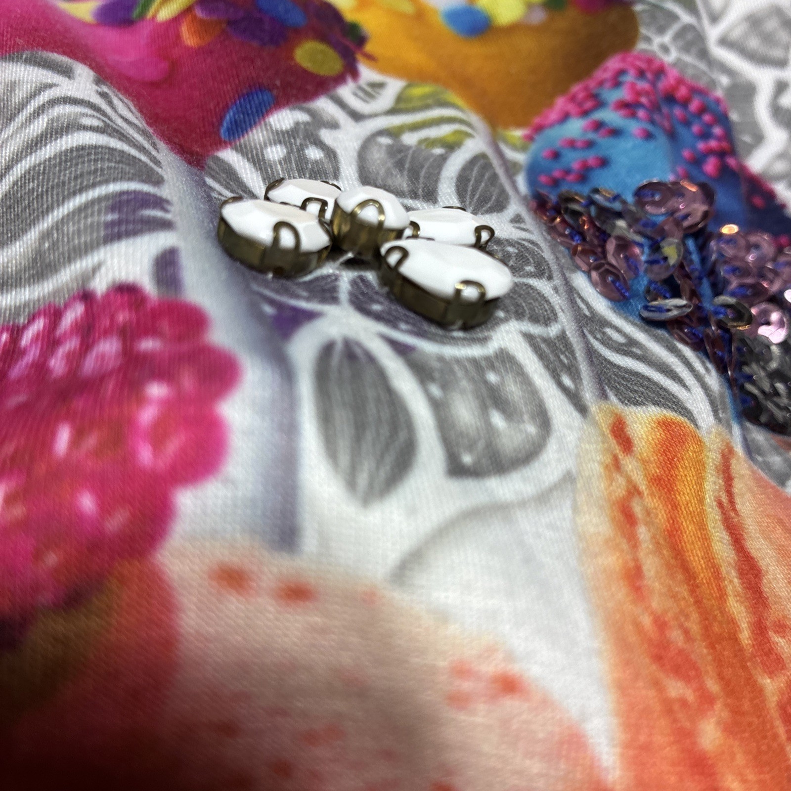 VINTAGE Escada Sport Sequin Embellished Graphic Tee Large Macarons Flowers Retro