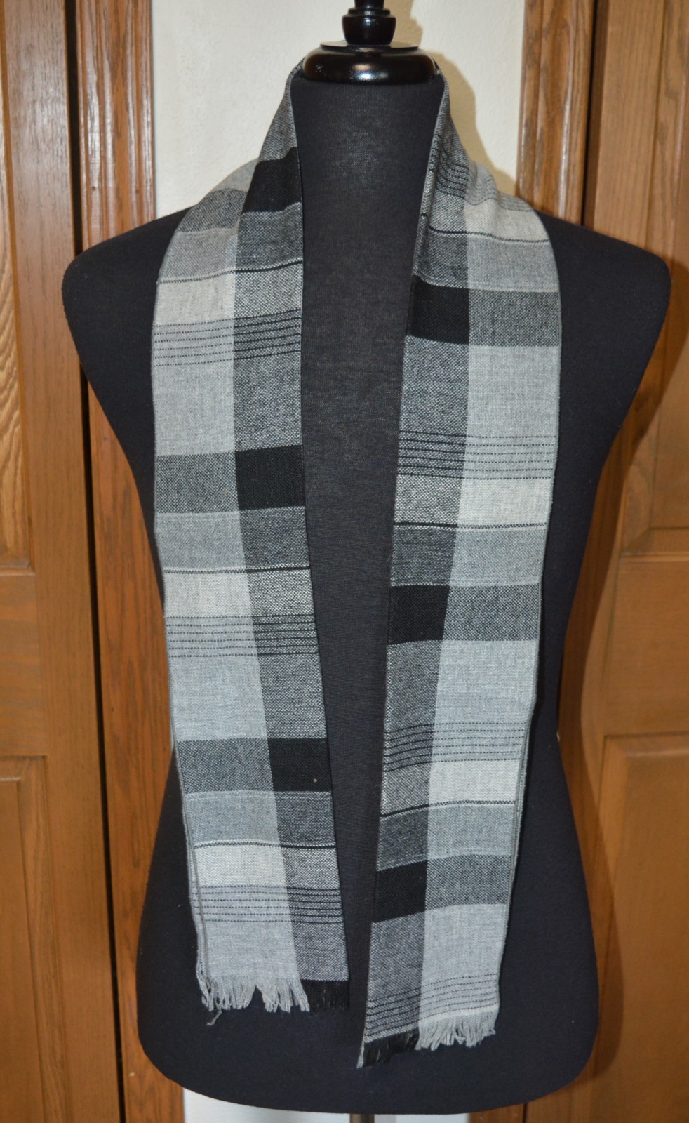 VTG Men’s Wool Plaid Tweed Scarf Thin Black Gray Charcoal