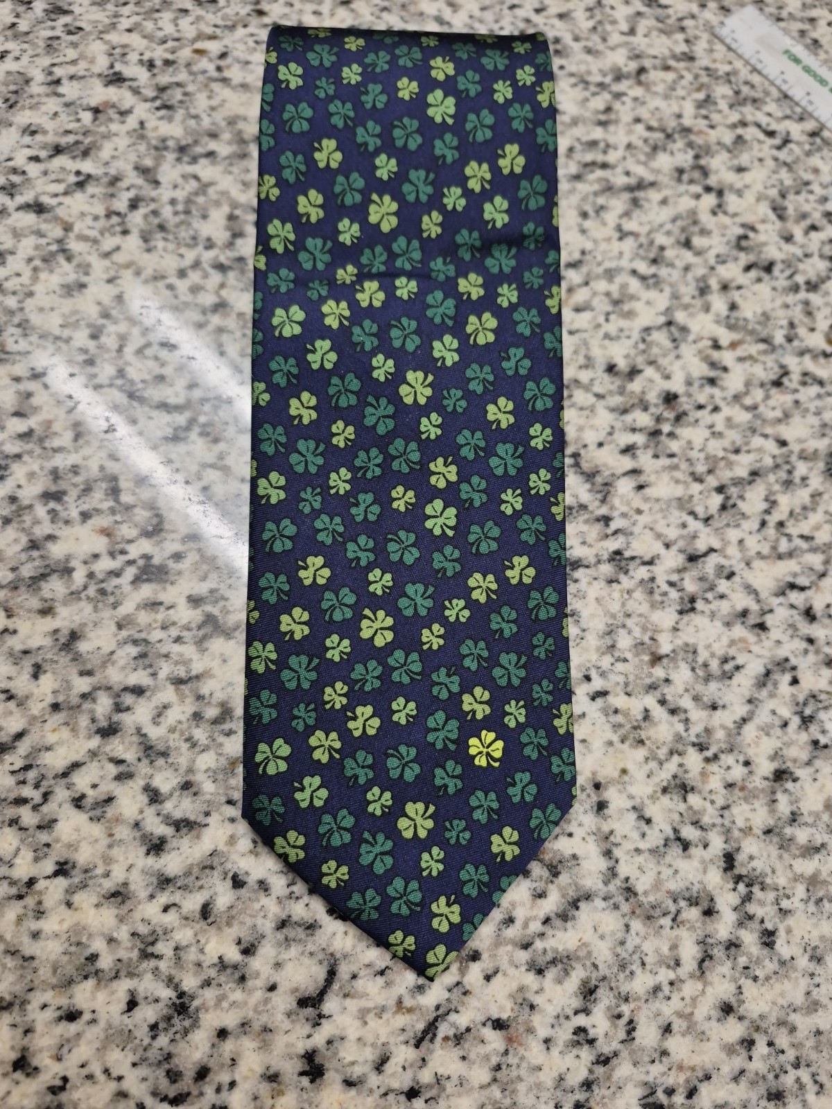 Alynn Shamrock’d Irish Neck Tie 100% Silk 3″ X 54″ Made