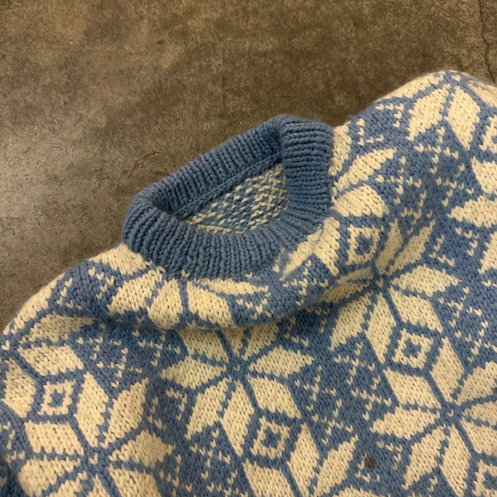 1960s 70s Vintage Wool Hand Knit Cropped Snowflake Blue White Sweater Size M