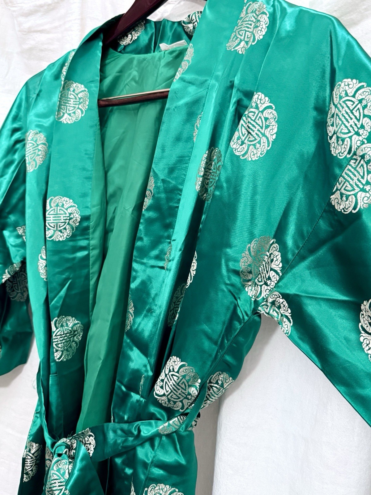 EUC VTG Hong Kong Emerald & Gold Chinoiserie Satin Robe Quiet Luxury Kimono