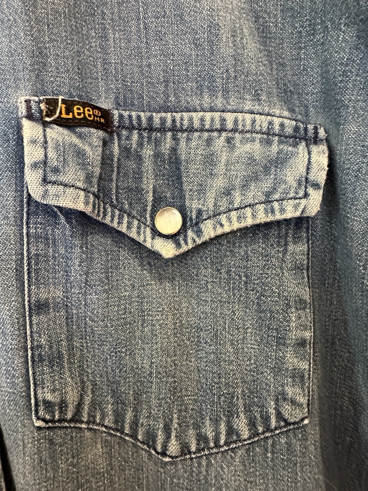 VINTAGE 70s LEE DENIM CHAMBRAY WESTERN PEARL SNAP SHIRT LARGE