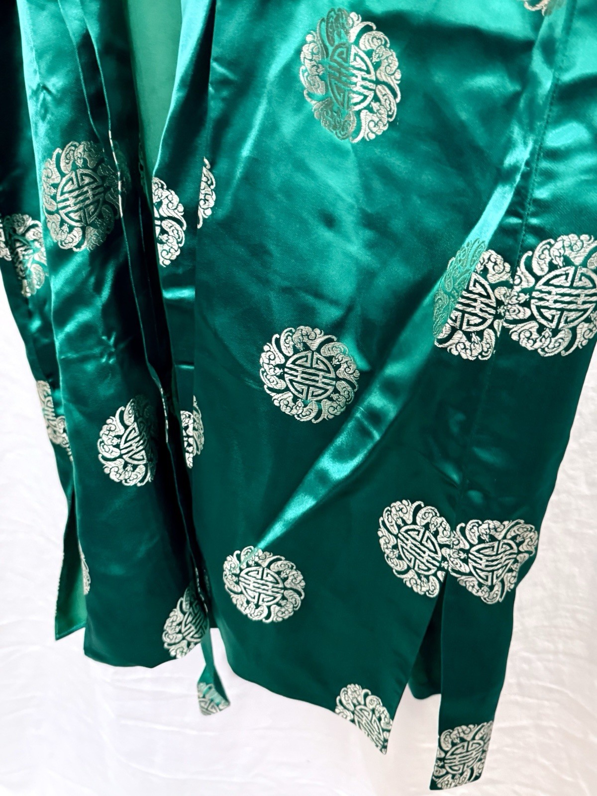EUC VTG Hong Kong Emerald & Gold Chinoiserie Satin Robe Quiet Luxury Kimono