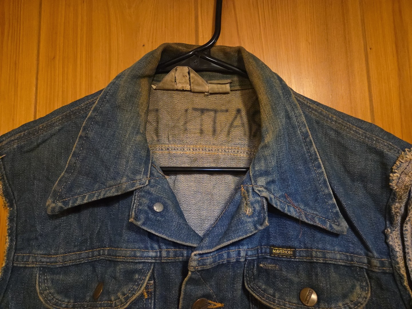Vintage 70s Maverick Distressed Denim Sleeveless Vest 20×23 “RATTLER” w/ Patch