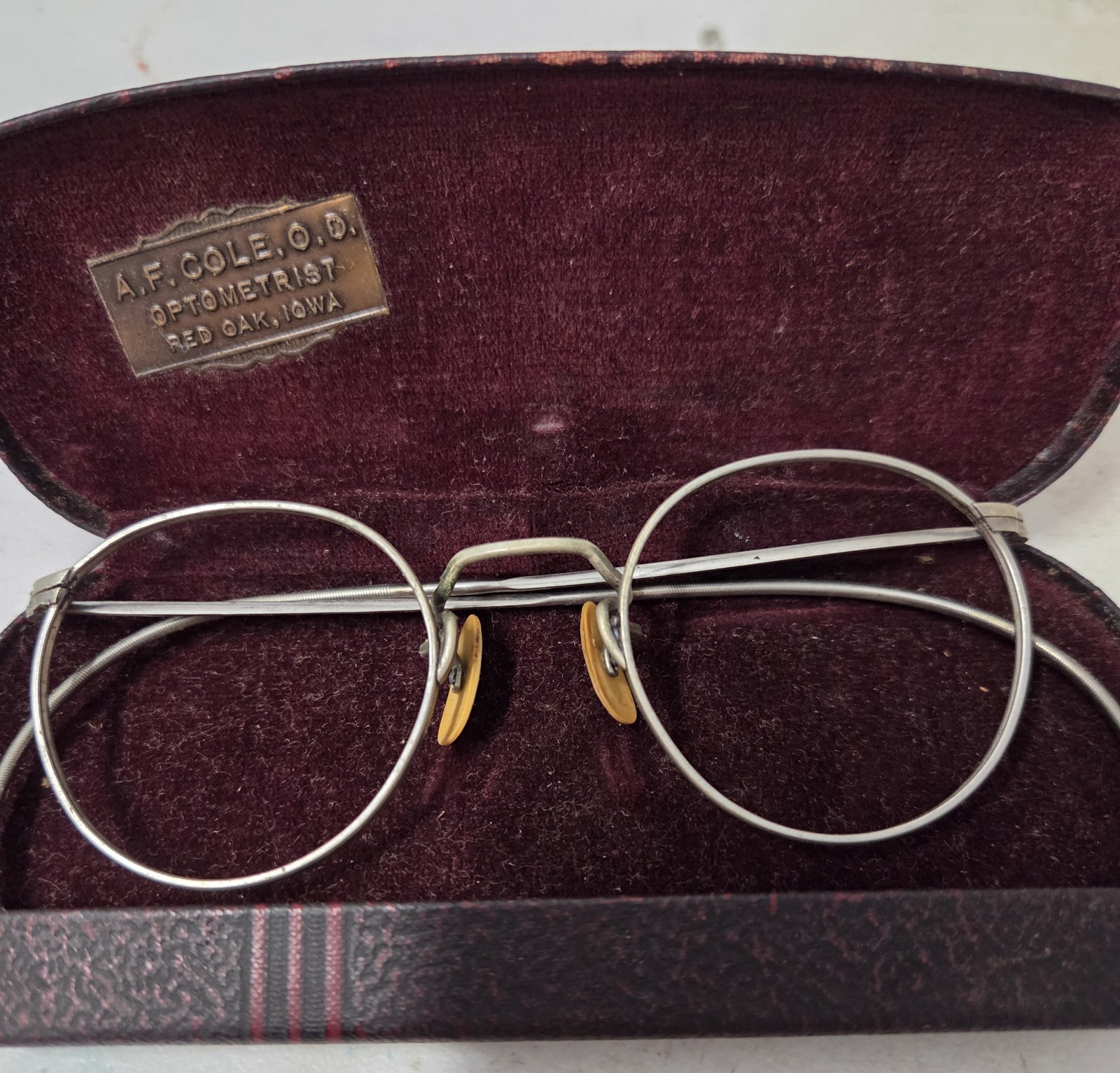 Vintage Eyelass Frames In Case