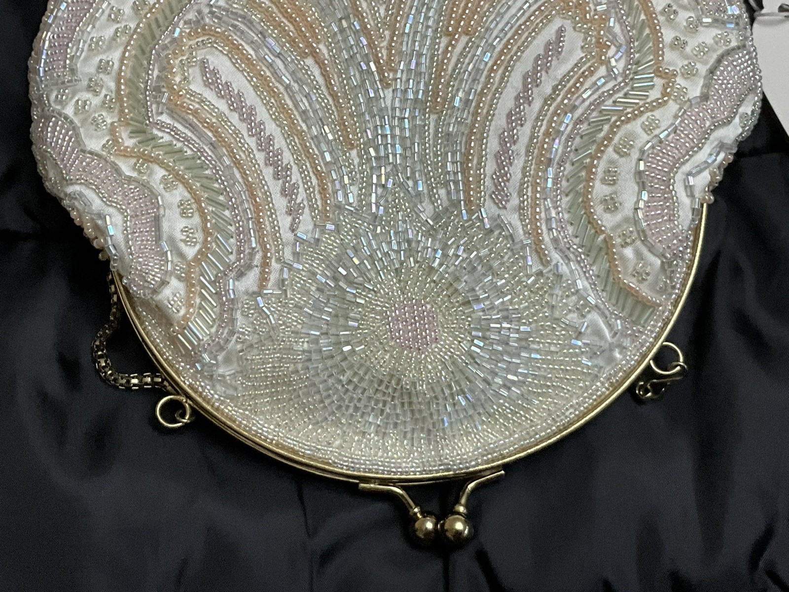 Vintage Revival Walborg Pastel Beaded Shoulder Purse With 23” Chain New With Tag
