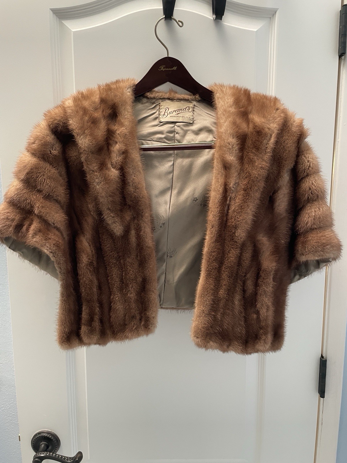 Vintage 1950’s Genuine Mink Fur Stole Wrap Shawl Honey Brown satin with pockets