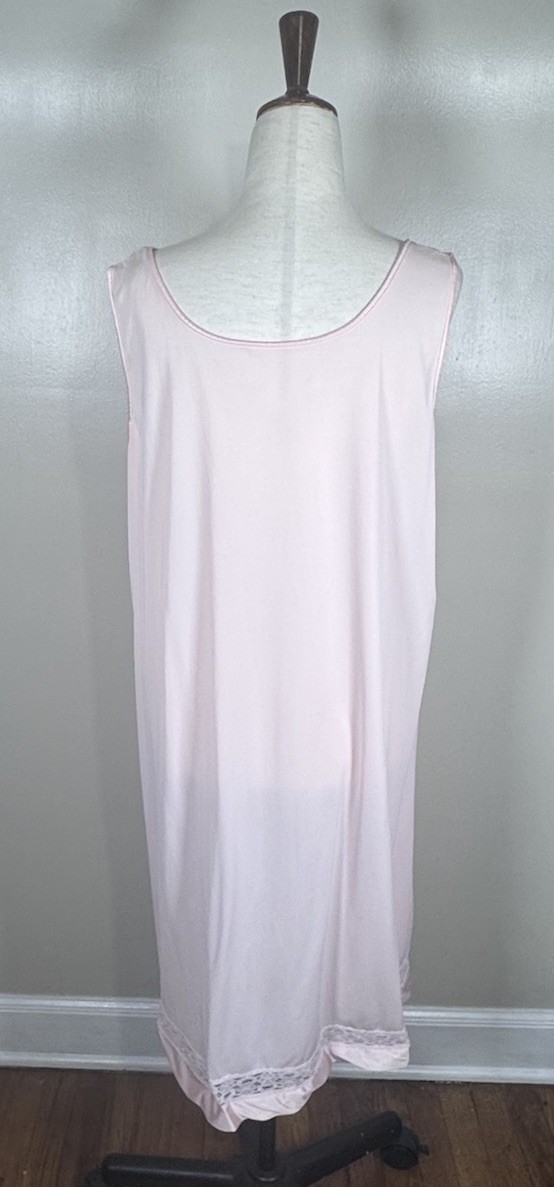 Vintage 70s Vanity Fair Pink Semi Sheer Lace Embroidered Nylon Nightgown Sz M