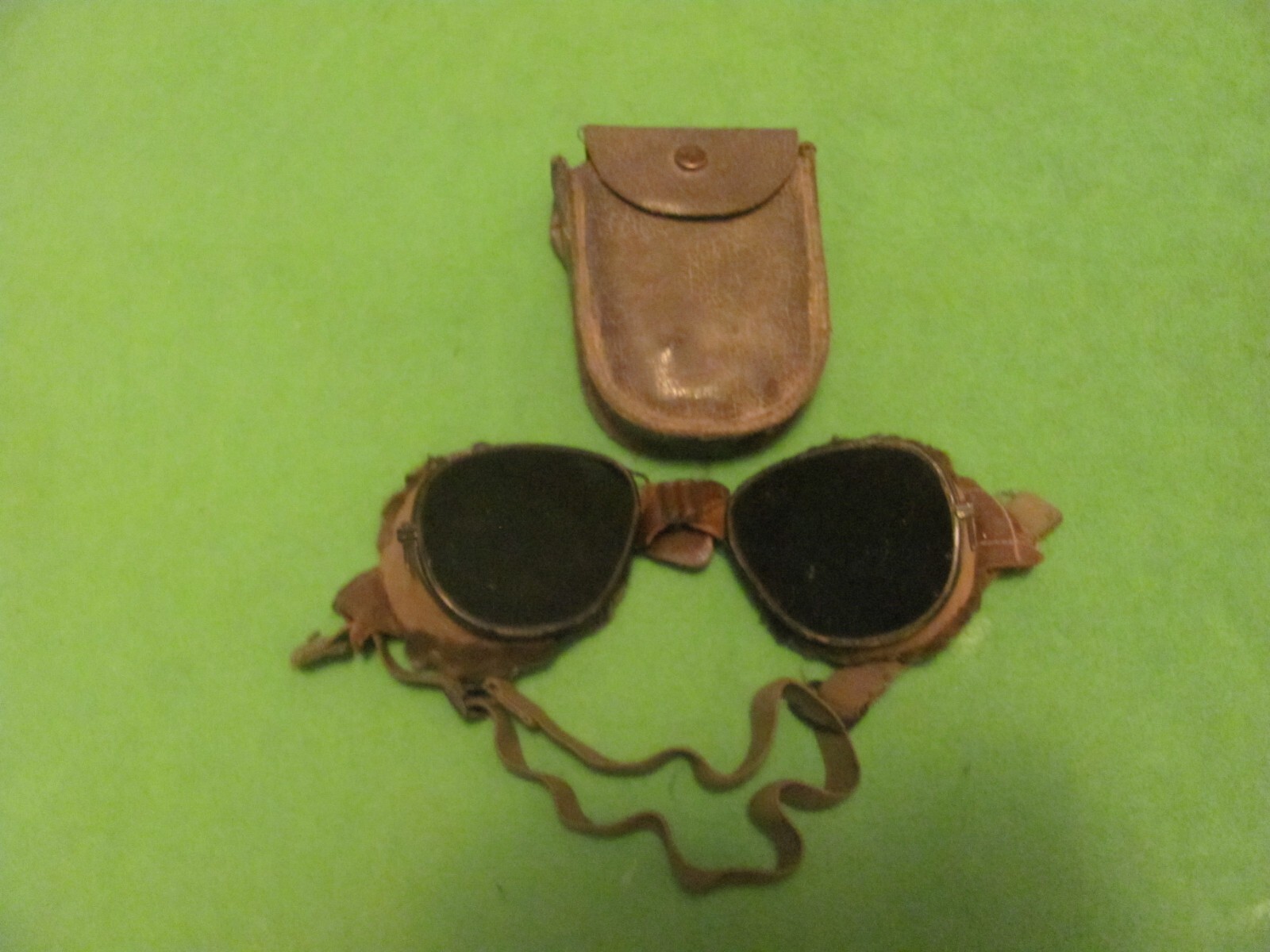 Antique / Vintage WWI? Fur Lined Pilot Aviation Goggles & Pouch.