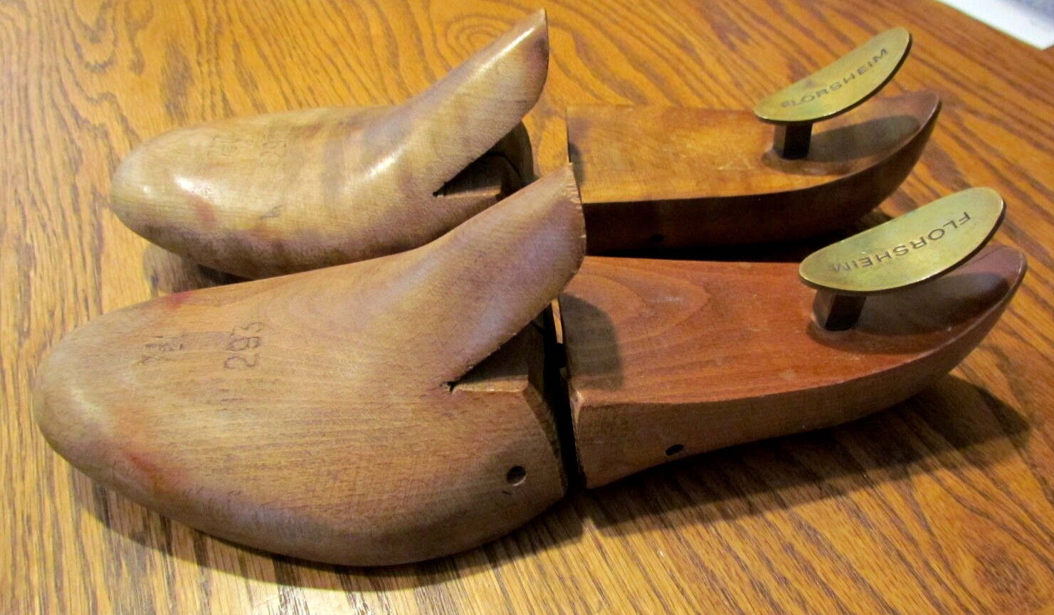 Vintage Pair Florsheim Logo Wood Shoe Forms Stretchers Mens Size Medium
