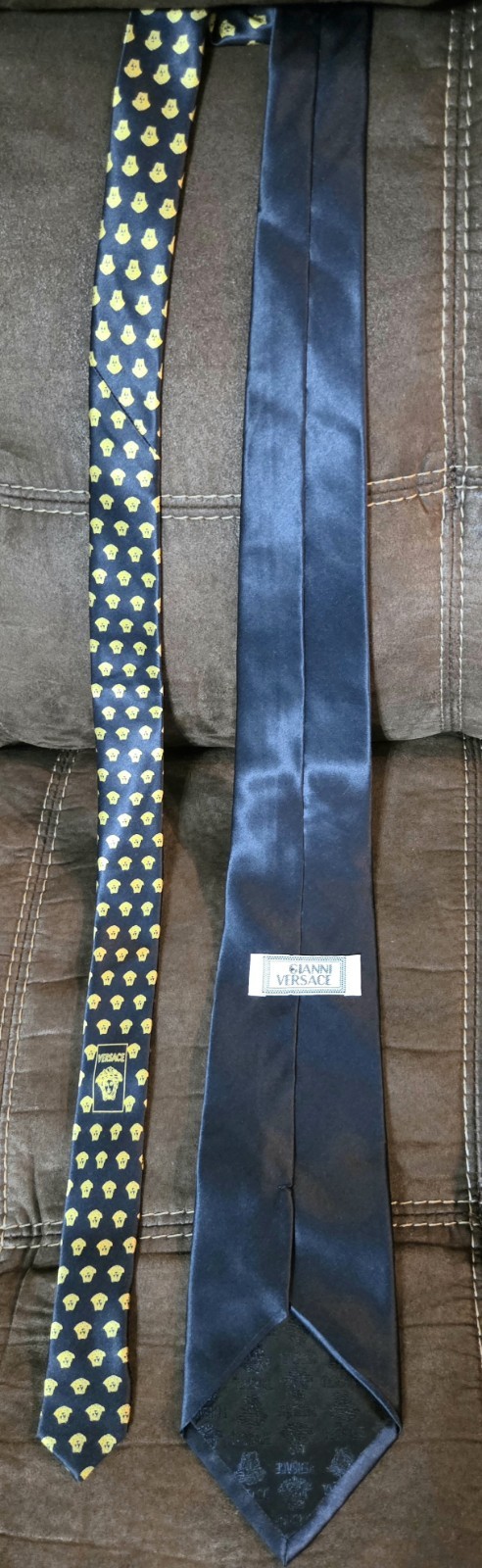 Rare Vintage 1990s Midnight Black and Gold Silk Tie!❤️