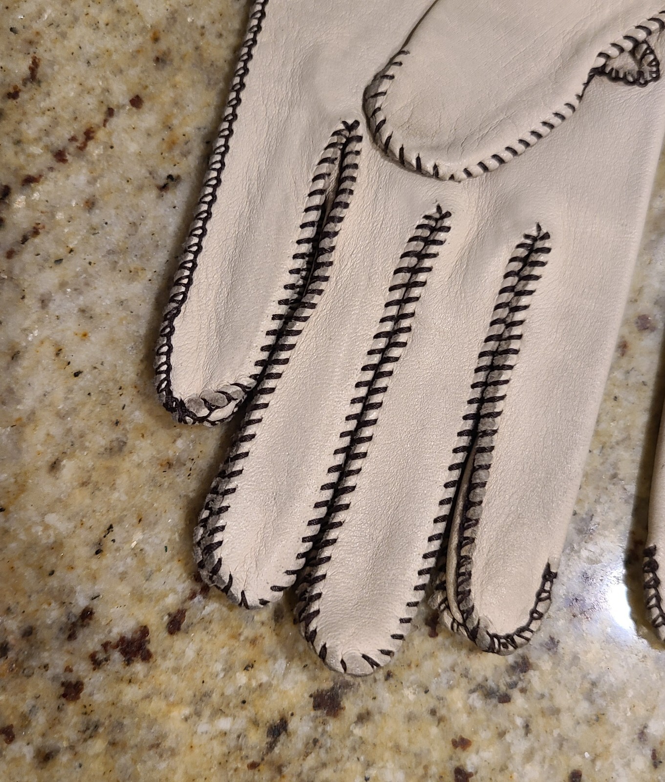 Vintage Size M 7 1/4 Beige Deerskin Soft Leather 9.5″ Gloves Contrast Stitching