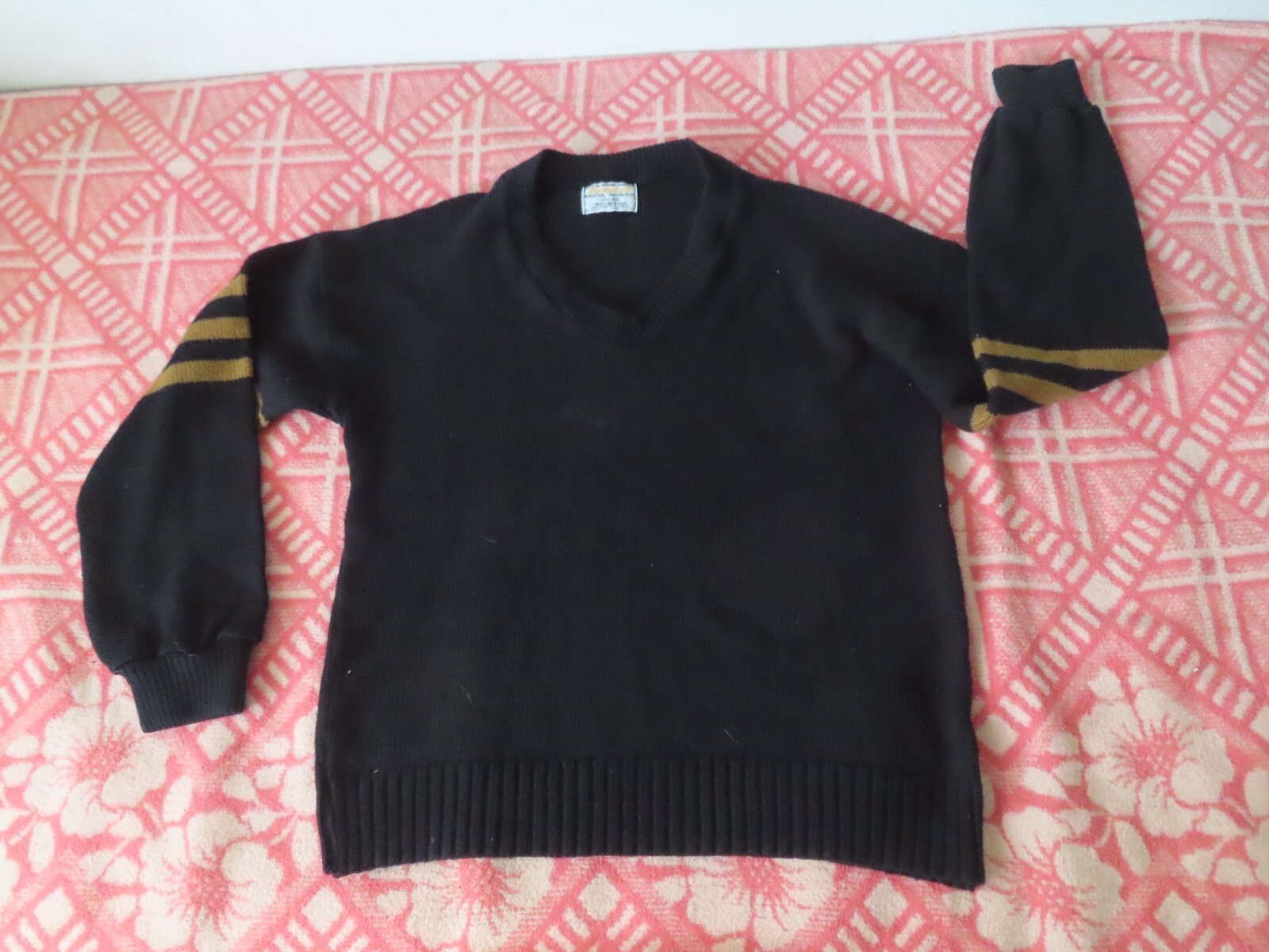 Vintage 60s V-Neck Sweater black gold Knit Varsity Pullover Hipster 70s sz 40