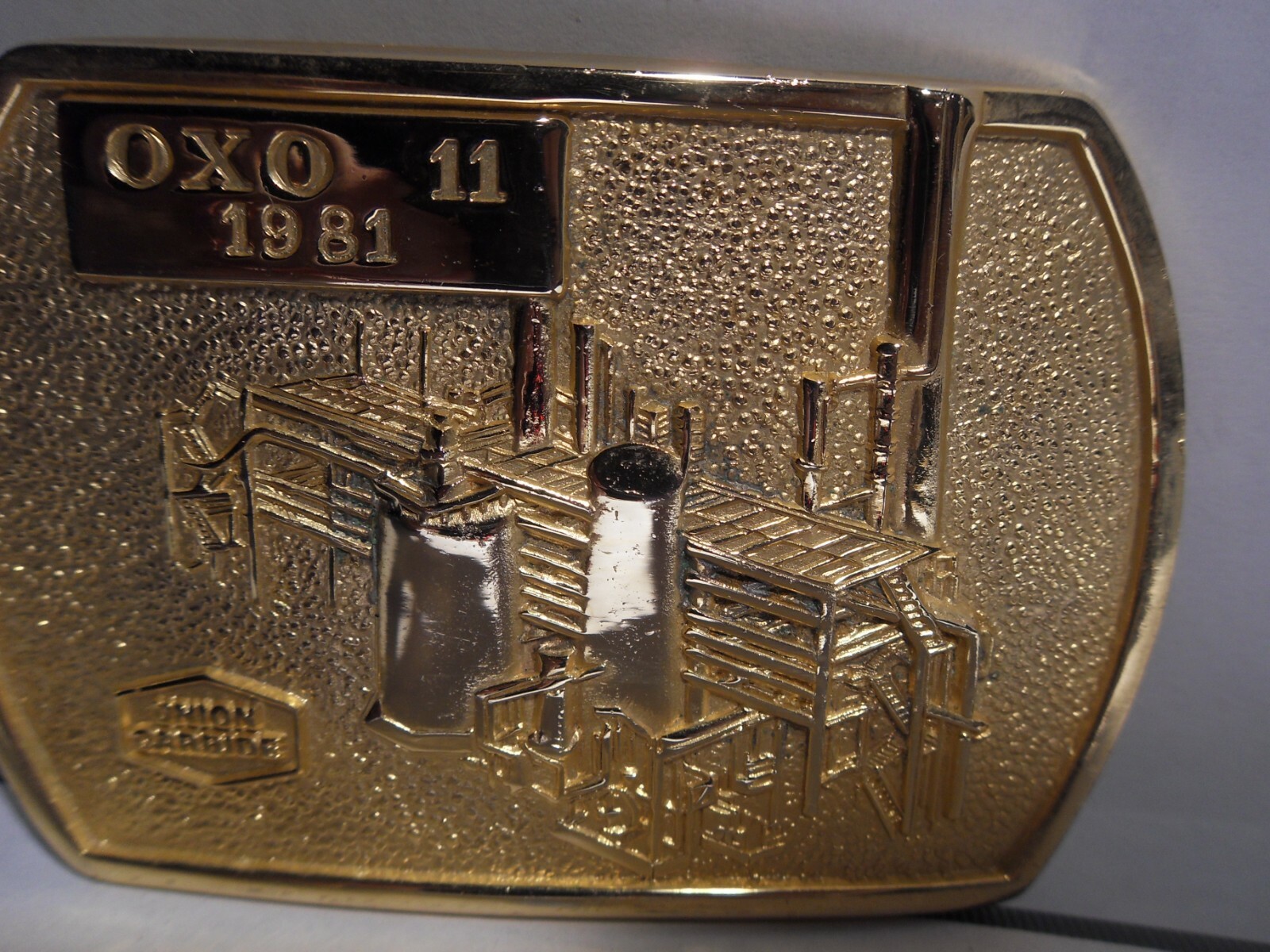 1981 BRASS BELT BUCKLE UNION CARBIDE OXO 11