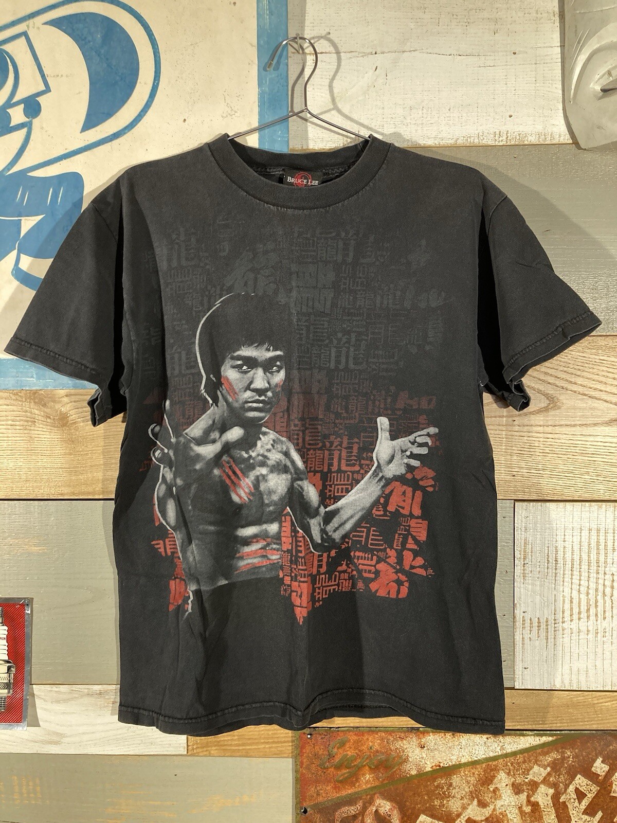 Vintage Bruce Lee t shirt Enter the Dragon Y2K 2000s All Over Big Print sz M