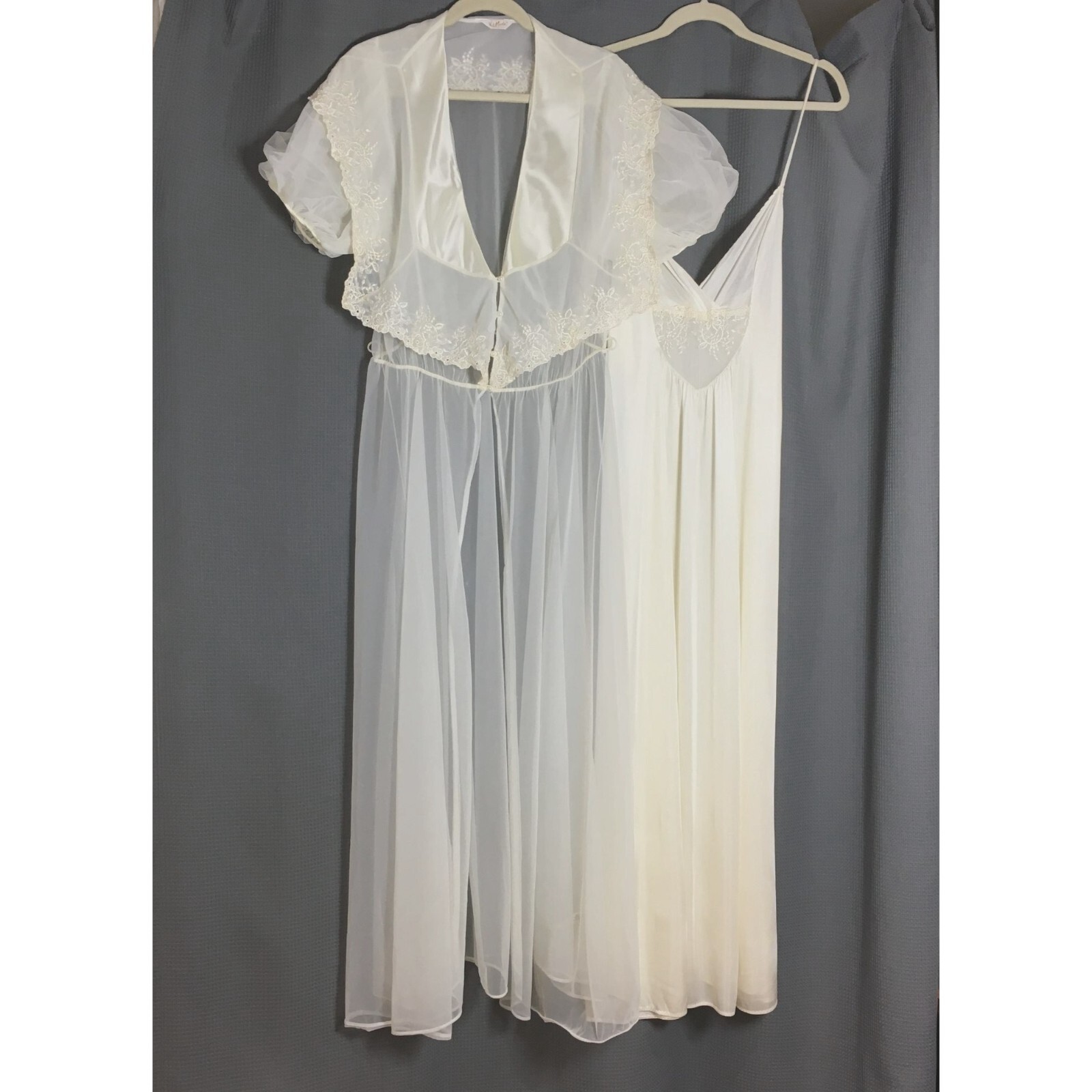 Vintage L Ivory Peignoir Set Val Mode Nightgown Robe Puff Sleeve Pearl Buttons