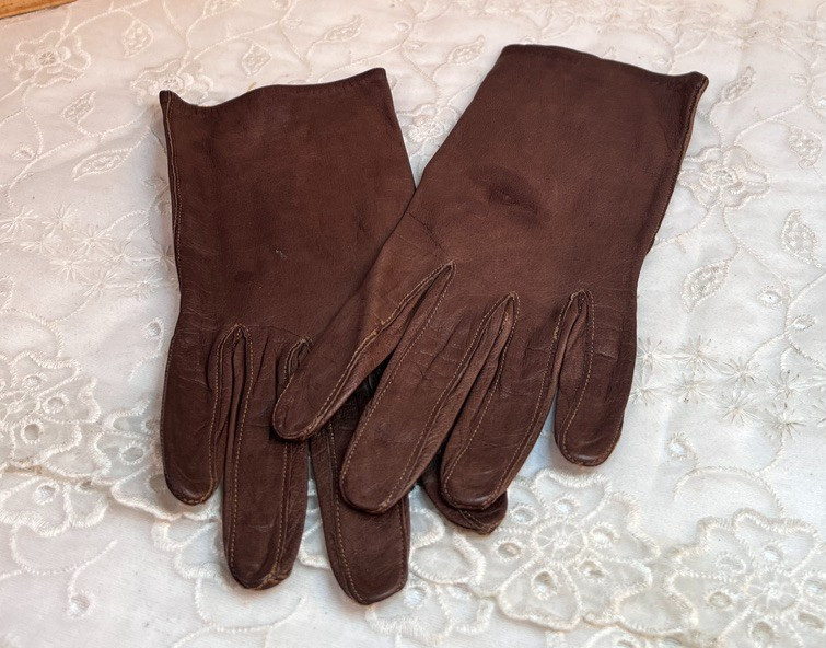 Vtg Gloves Soft Brown Leather Lovely Approx Size Small 6 to 6.5 Silk Lined
