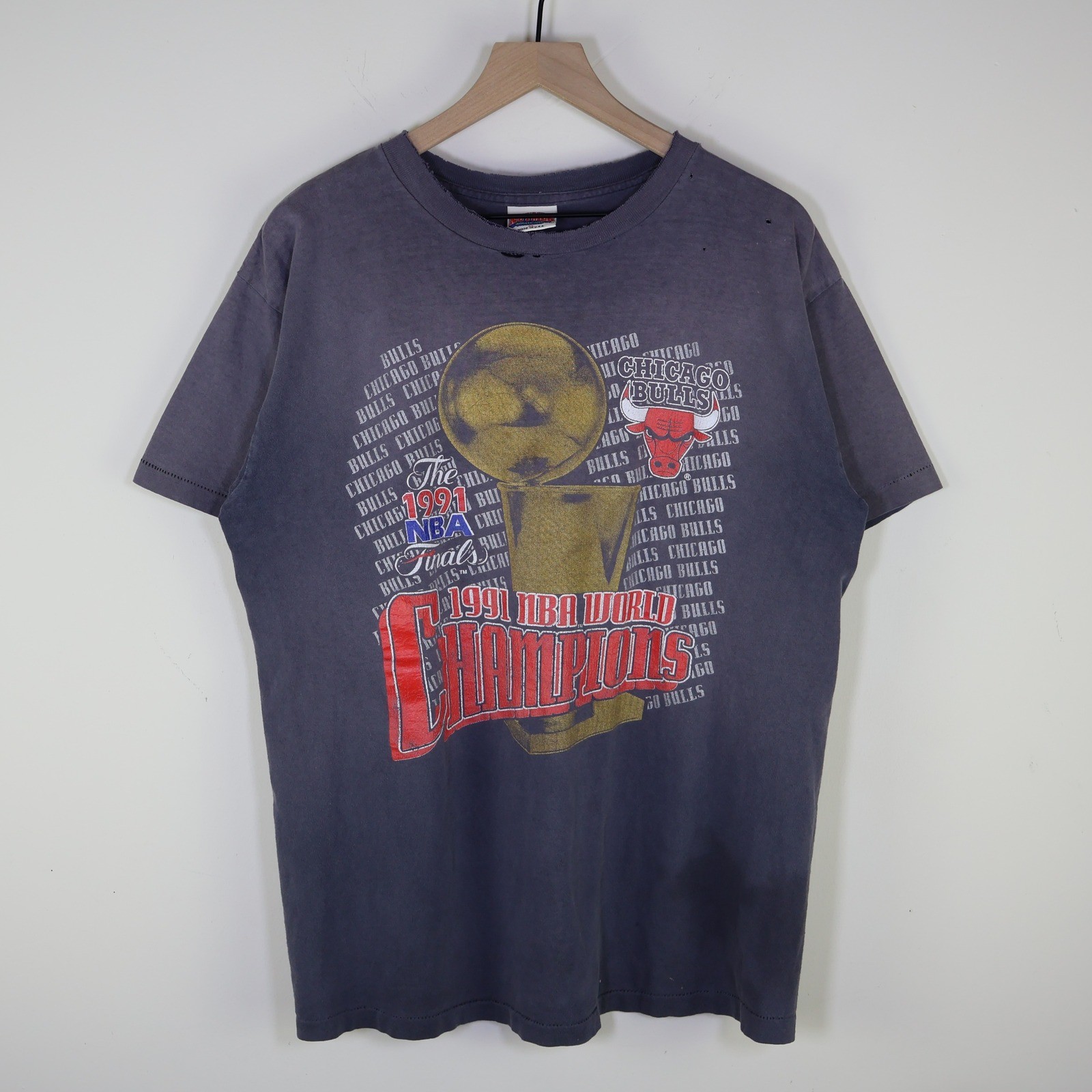Vintage Chicago Bulls 1991 NBA Champions Nutmeg T-Shirt XL Black Distressed