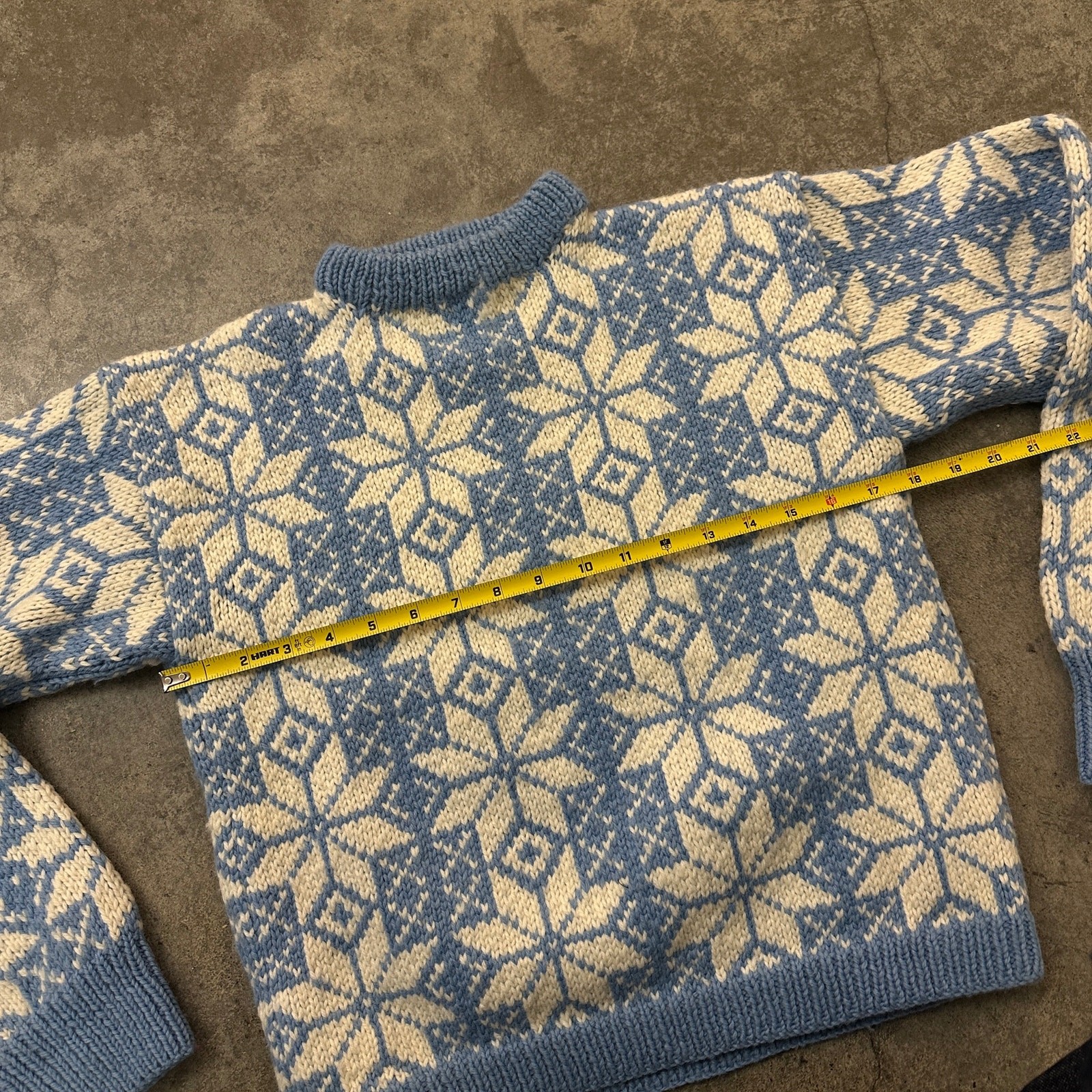 1960s 70s Vintage Wool Hand Knit Cropped Snowflake Blue White Sweater Size M