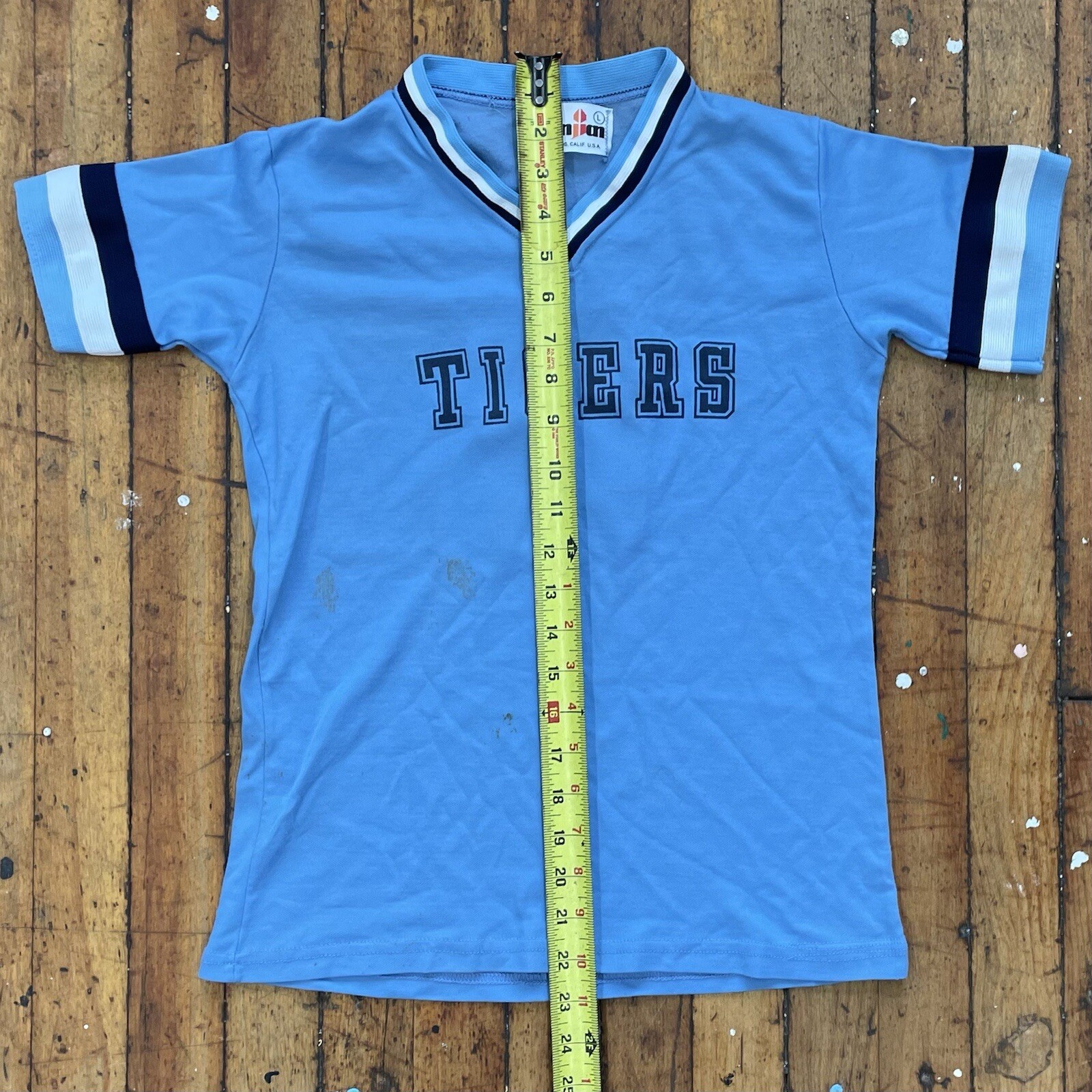 Vintage 80’s TIGERS Armand’s Sunoco #11 Large Youth V-Neck Little League Jersey