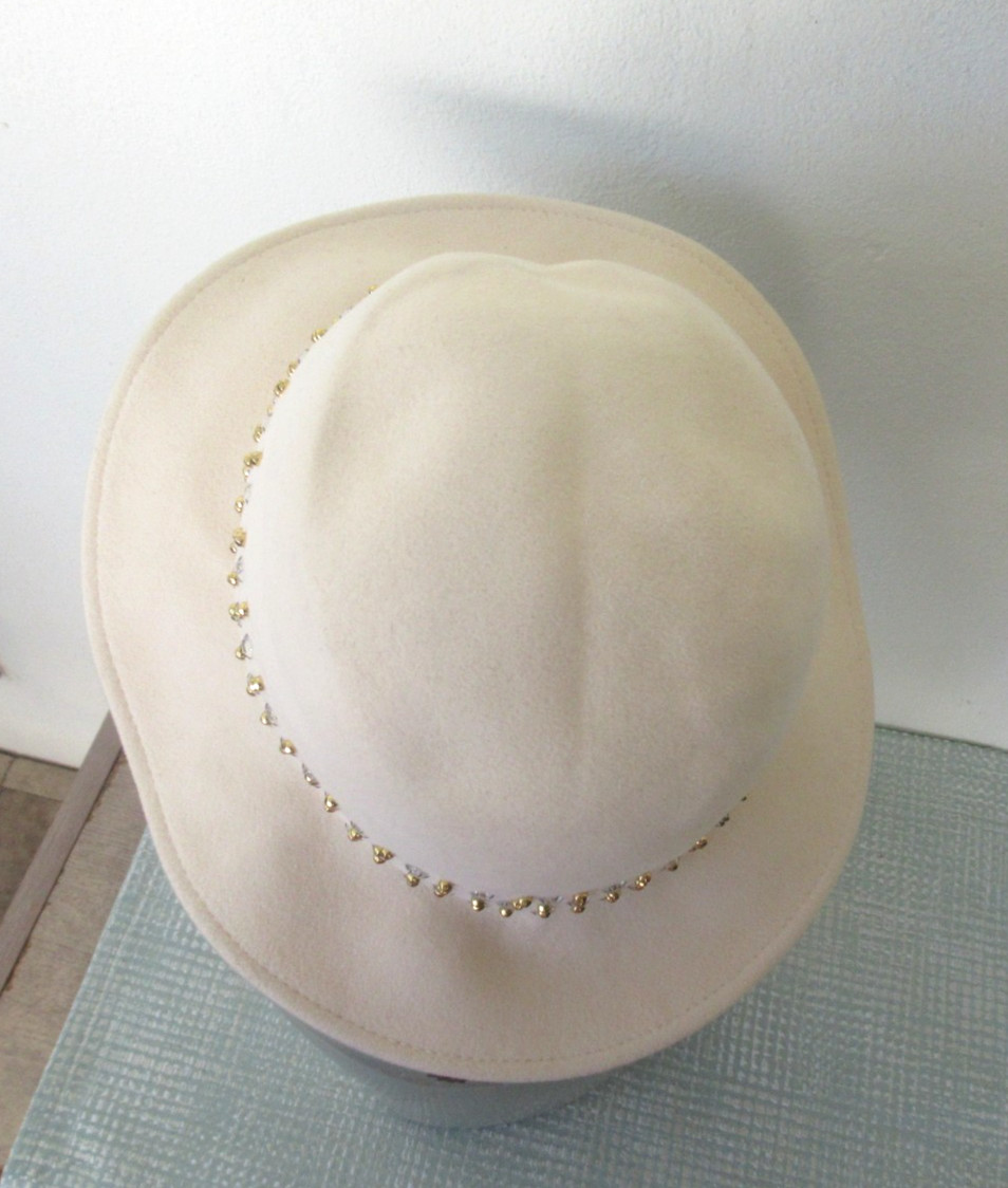 Vintage Adolfo II NY Paris Felt Studded Embellished Fedora Hat Ivory S/M 22″