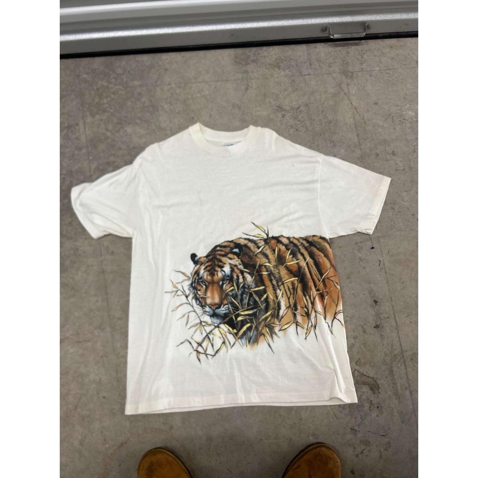 Vintage Hanes Beefy-T Tiger Graphic T-Shirt Mens XL Cream Made in USA 90s Tee