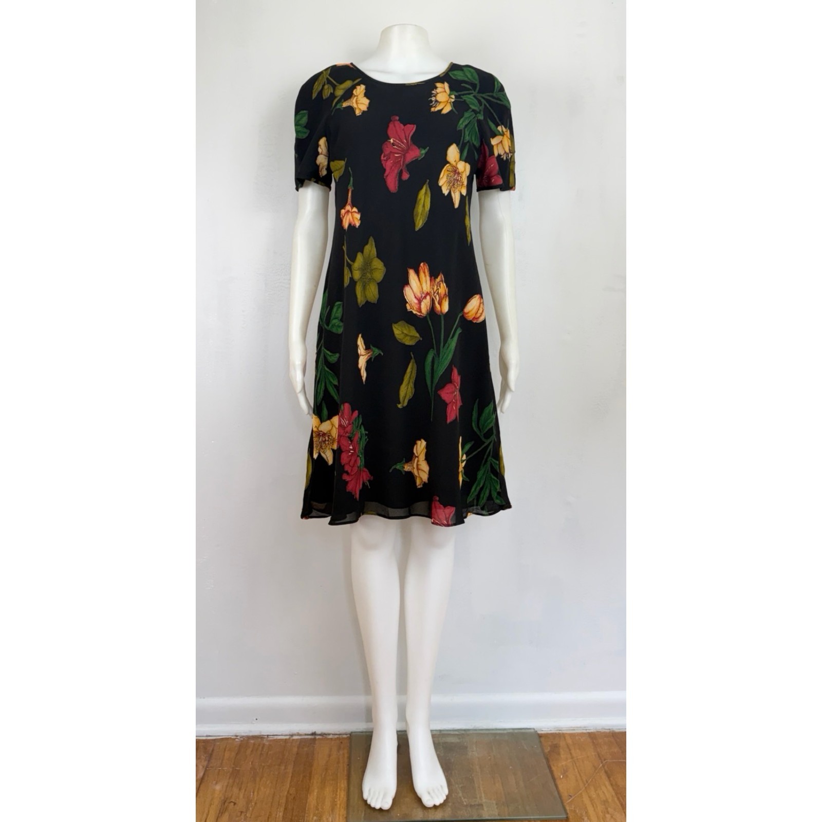 Vintage Floral Print Rayon Dress Size Medium 80s Black Crepe Shift Short Sleeve