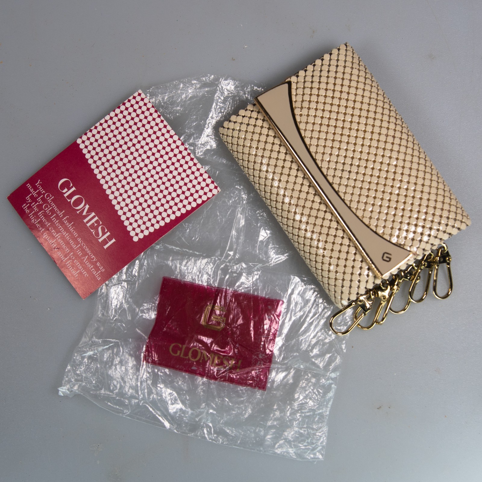 Vintage GLOMESH cream & gold fold up key holder / purse – 6 slots – c1980s