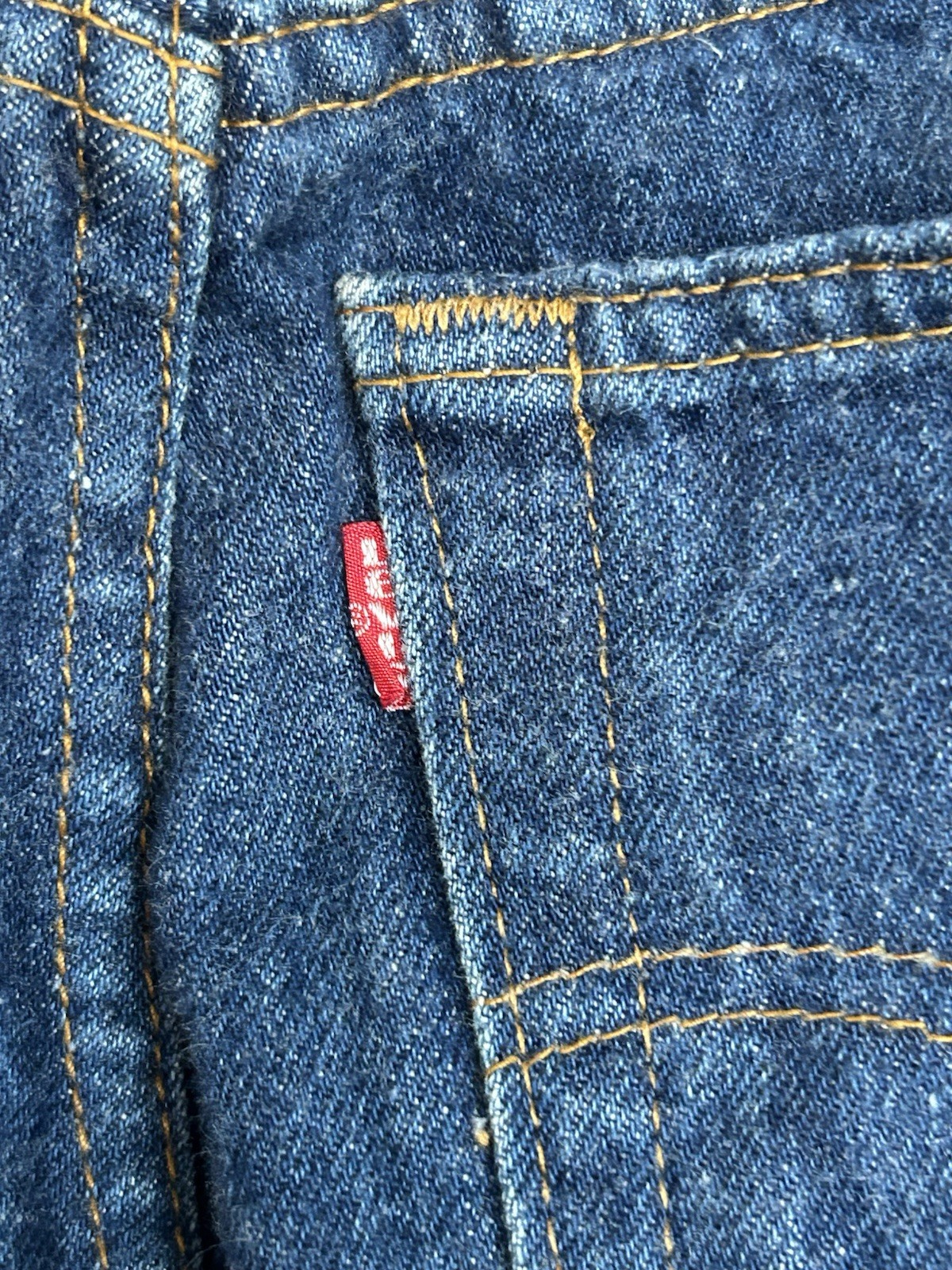 VTG Levis 501 Button Fly Jeans Womens (Fit 26×32) USA 90s Med Wash 18501-0115