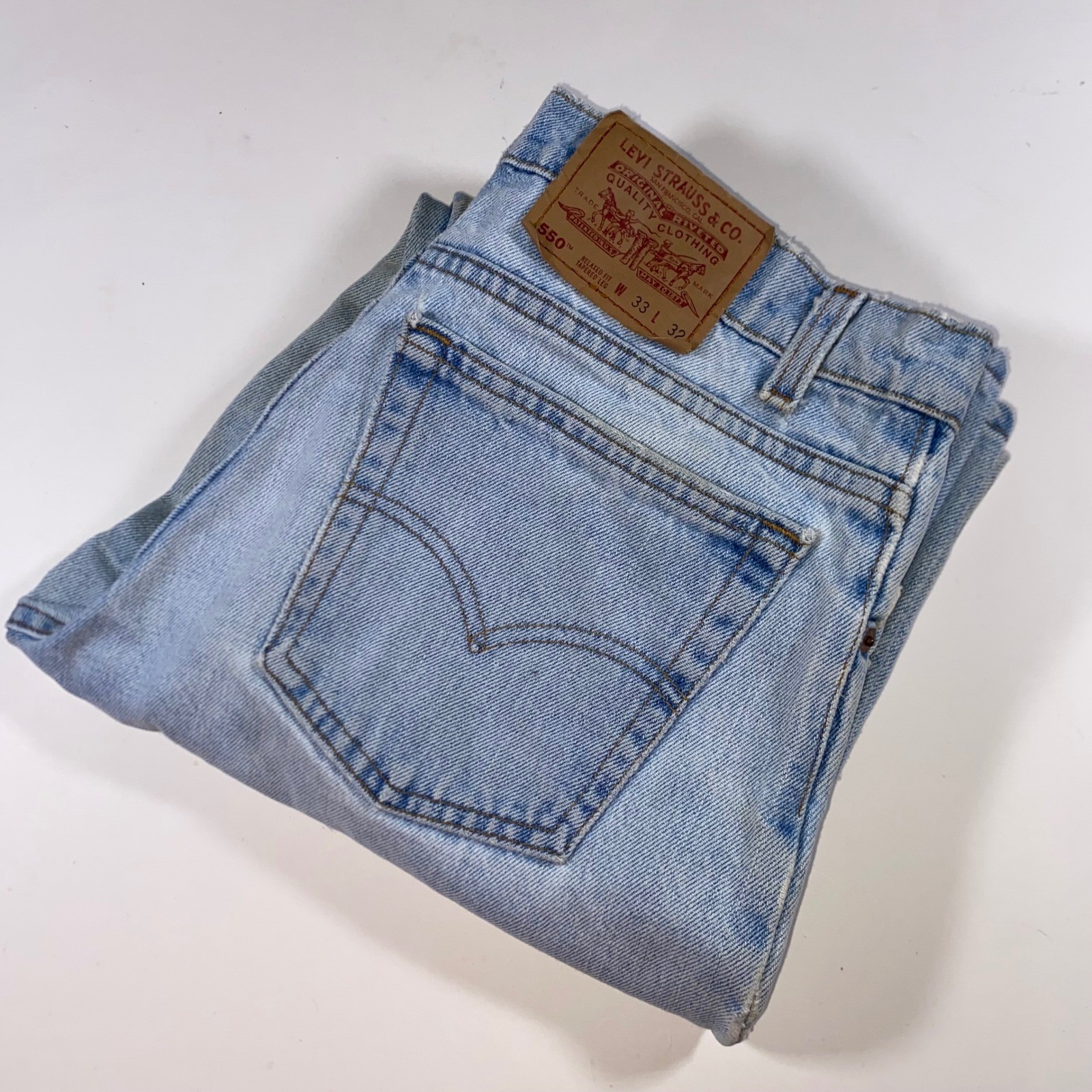 Vintage Levis 550 Relaxed Fit Tapered Leg Jeans Light Wash Men 33×32 Made in USA