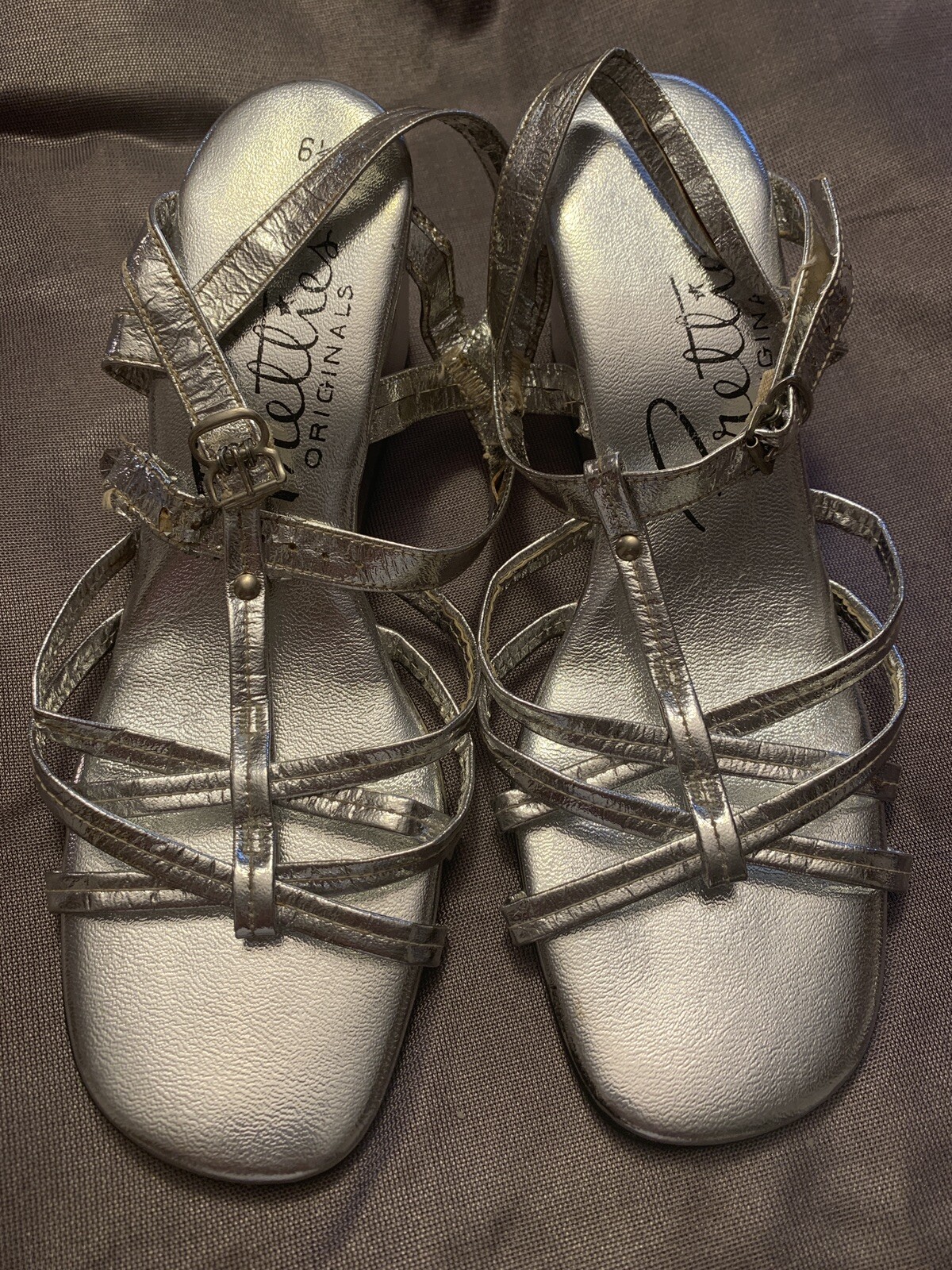 Vintage Shoes 1970s Dance Silver Strappy Sandals Sturdy Heel 6.5