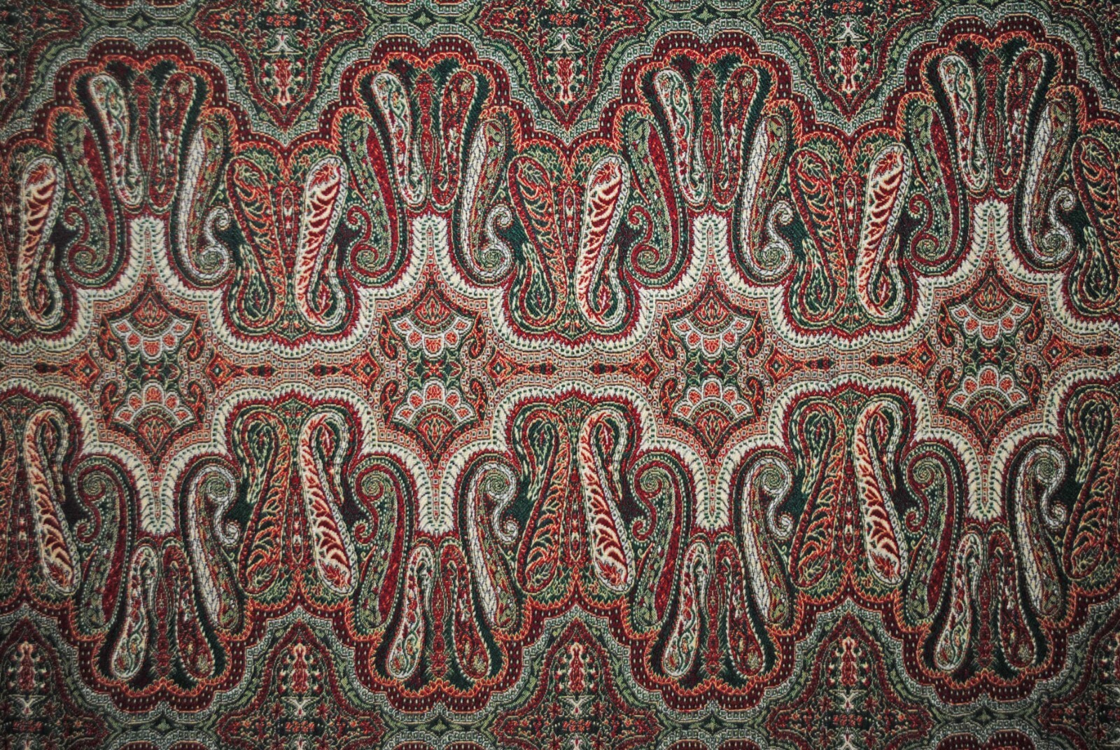 VICTORIAN JACQUARD WOVEN PAISLEY THROW, 107″ x 84″