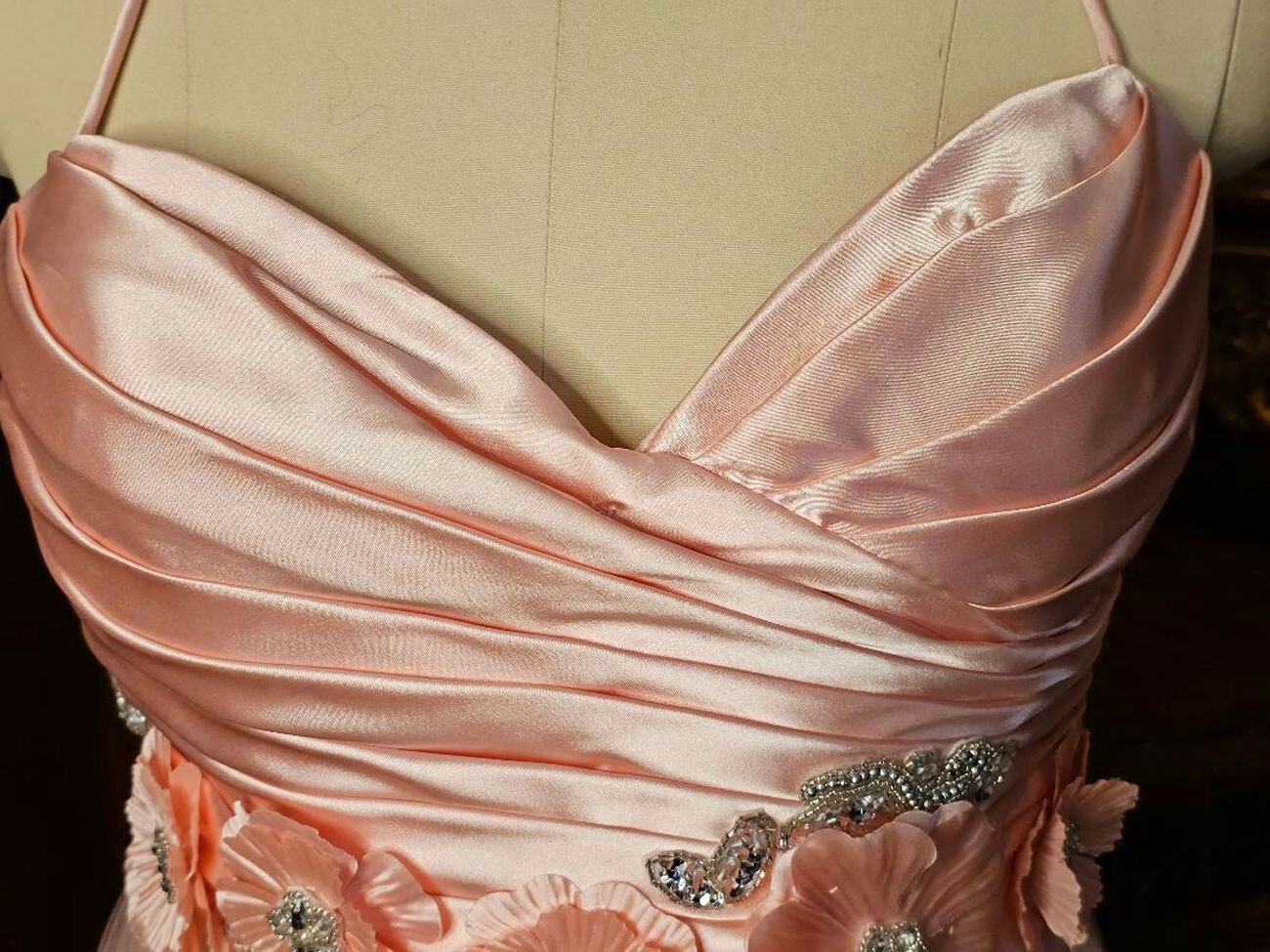 BLONDIE NITES NEW OLD STOCK SATIN SEQUIN ARTIFICIAL FLOWERS PLEATED EVENING GOWN