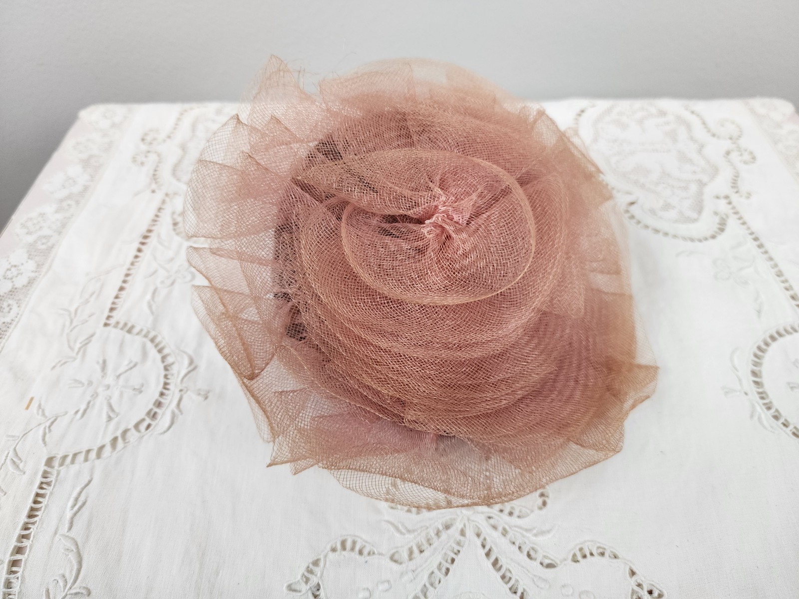Vintage 1940’s Peachy Rose Crinoline Net Rose Fascinator Ladies Hat
