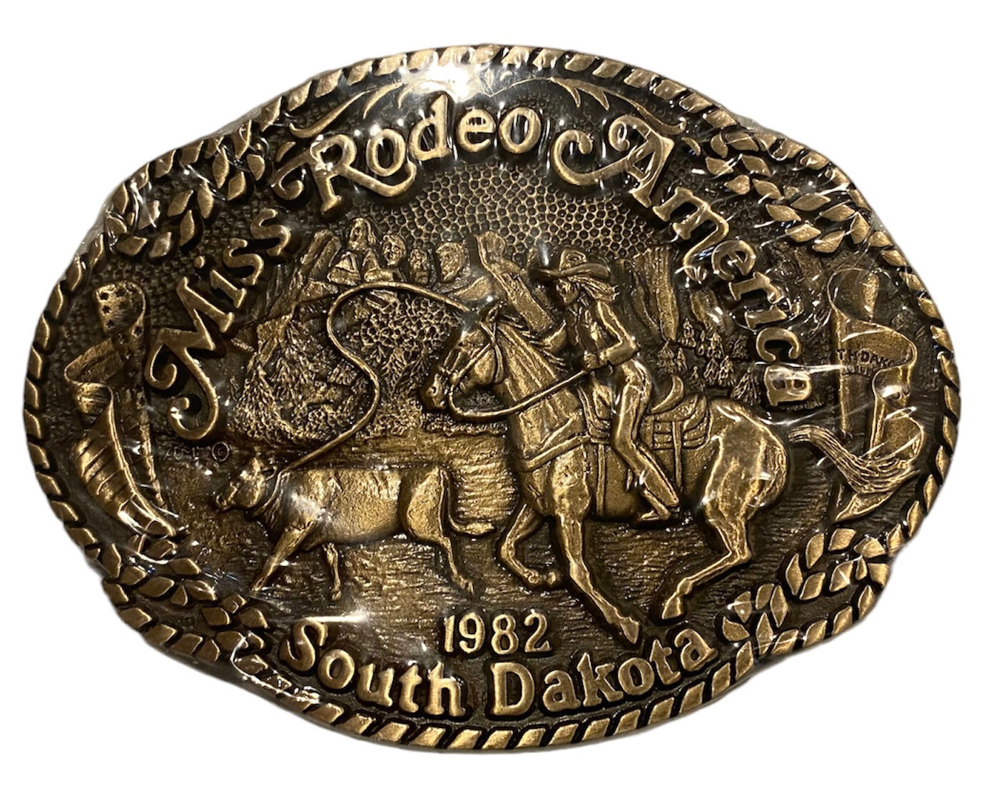 VINTAGE AWARD DESIGN MEDAL MISS RODEO AMERICA 1982 SOLID BRASS BELT BUCKLE. NEW