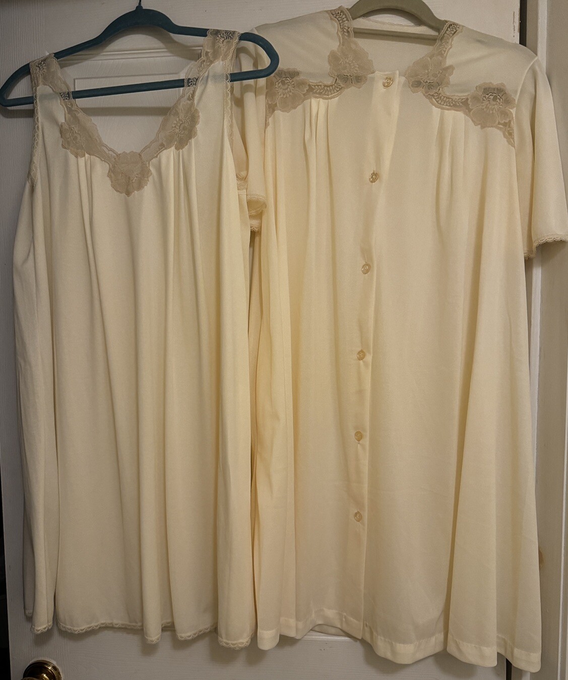 VTG Val Mode Peignoir Lingerie Gown & Robe Size M Ecru (Off White) Tan lace trim