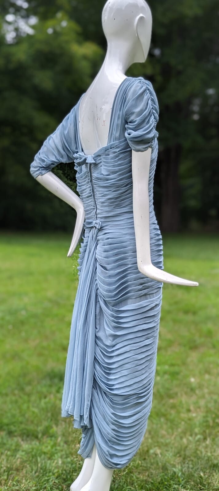 SEXY 1950’S PLEATED SILK CHIFFON WIGGLE DRESS W STYLED DRAPED TAIL BACK 