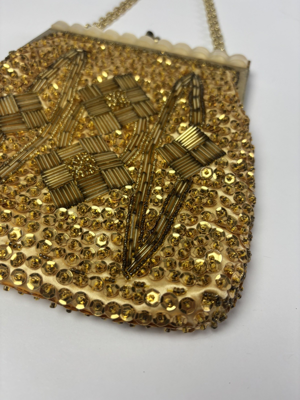 Vtg 50-60s Gold Beaded Evening Bag Lucite Trim Kiss Lock Chain Strap Clutch 7”