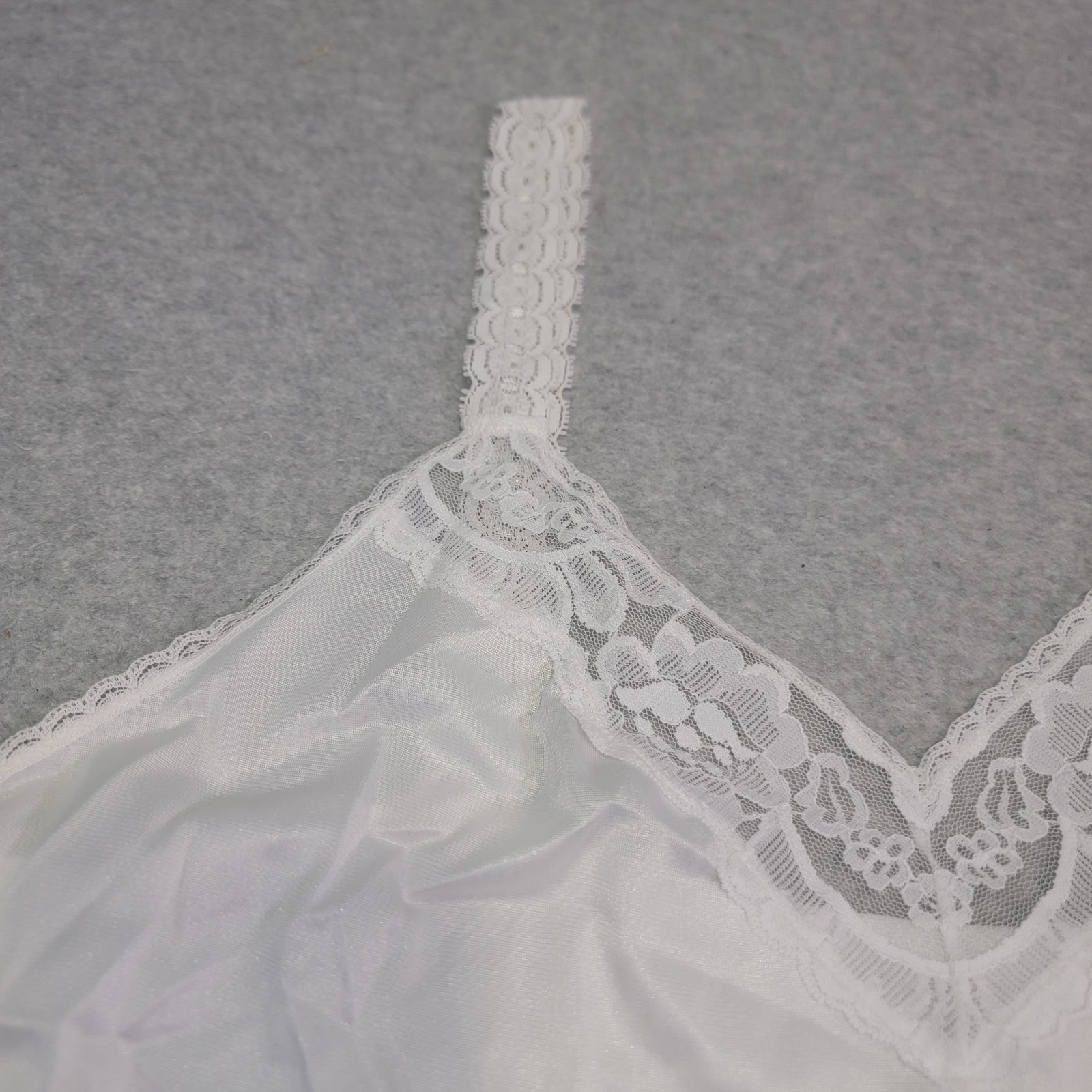 VANITY FAIR Womens Camisole Size 36/42 Lace Trim Camisole Style 17-720 White