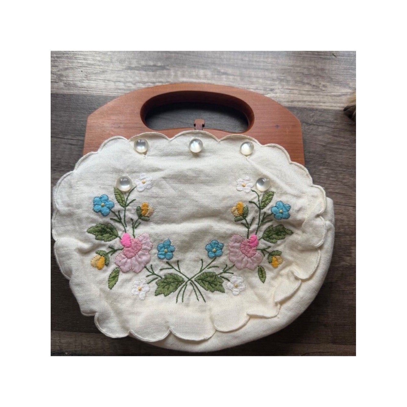 Vintage Wooden Handle Embroidered Floral Bag With Scalloped
