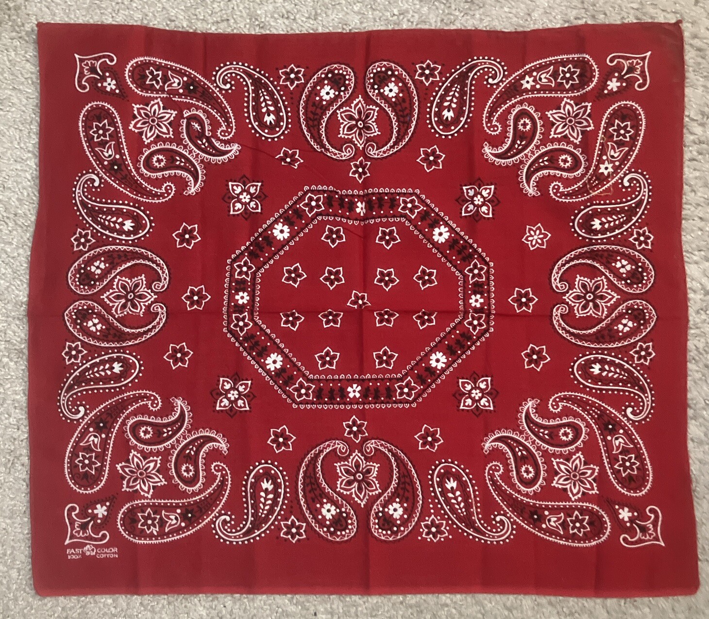 Red Vintage Trunk Up Elephant Paisley Bandana USA Fast Color 80s 22.75 x 19.5