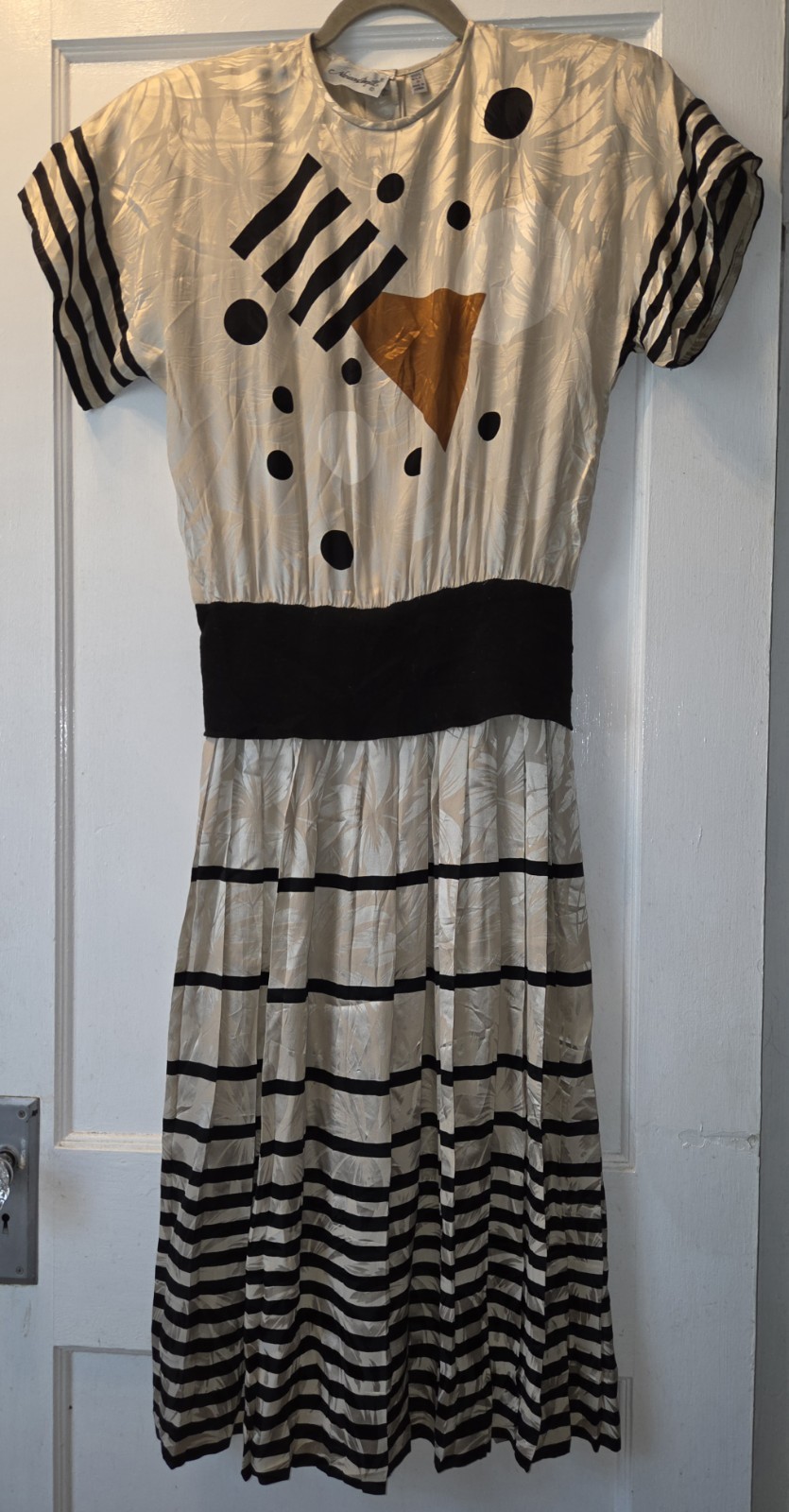 Vintage 80’s Adrianna Papell Monochromatic 100% Silk Dress. Wide Belt Waist. 8