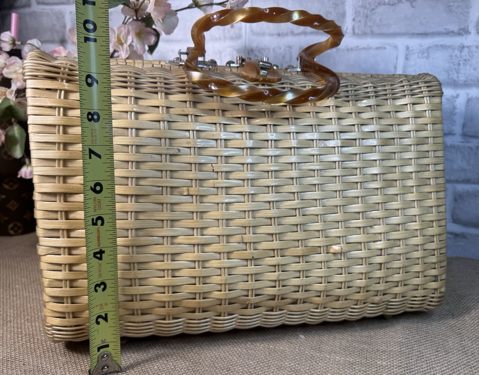 🌺Vintage 1950-60s Water Proofed Wicker Purse W Amber Lucite Handles Mid Century
