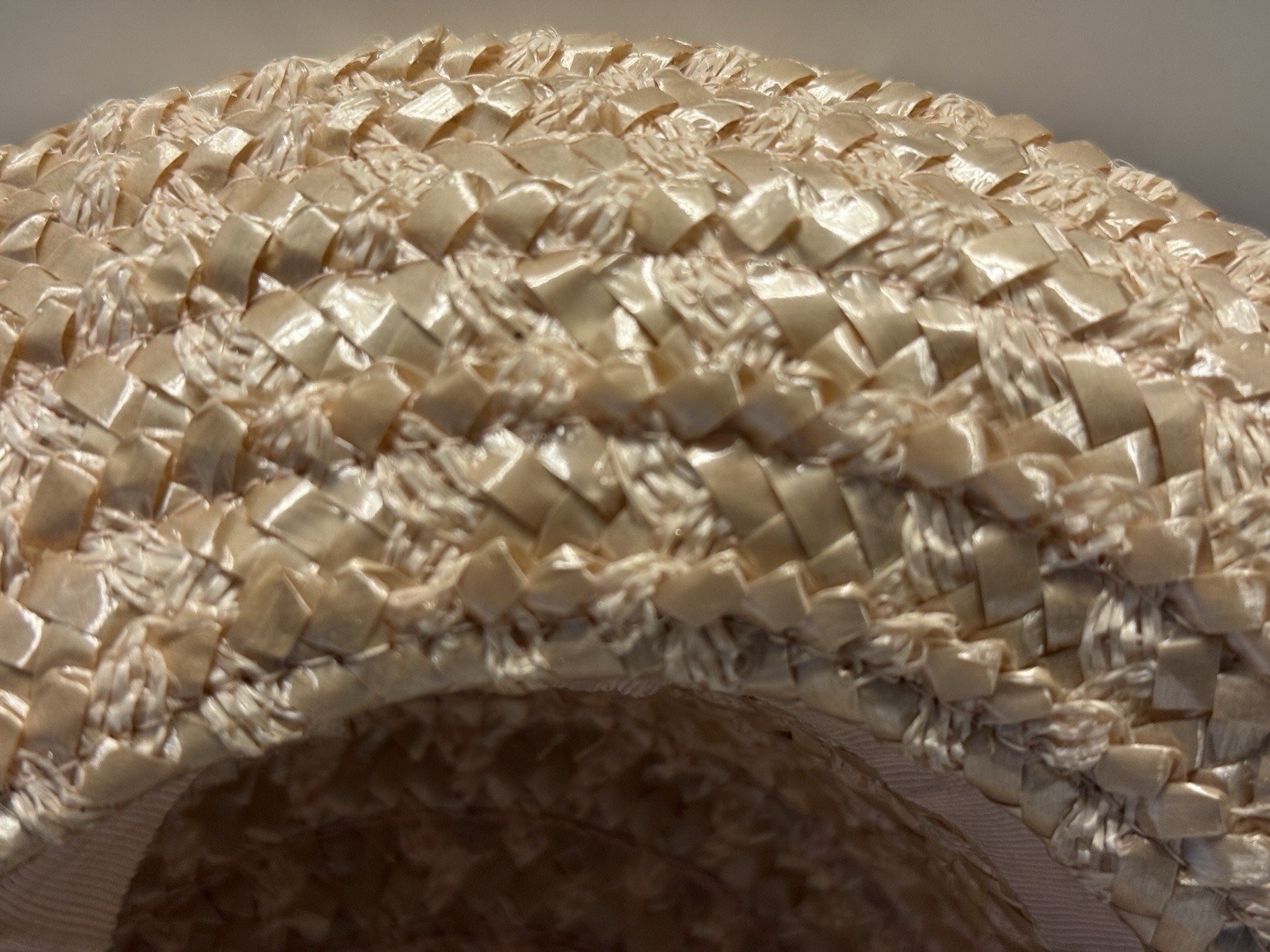 Ladies Pink/Peach Woven Straw Hat With Brim Vintage 1950s-60s Ribbon Accent