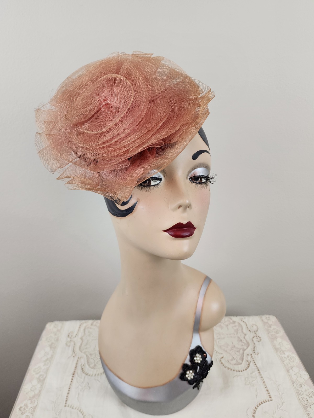 Vintage 1940’s Peachy Rose Crinoline Net Rose Fascinator Ladies Hat