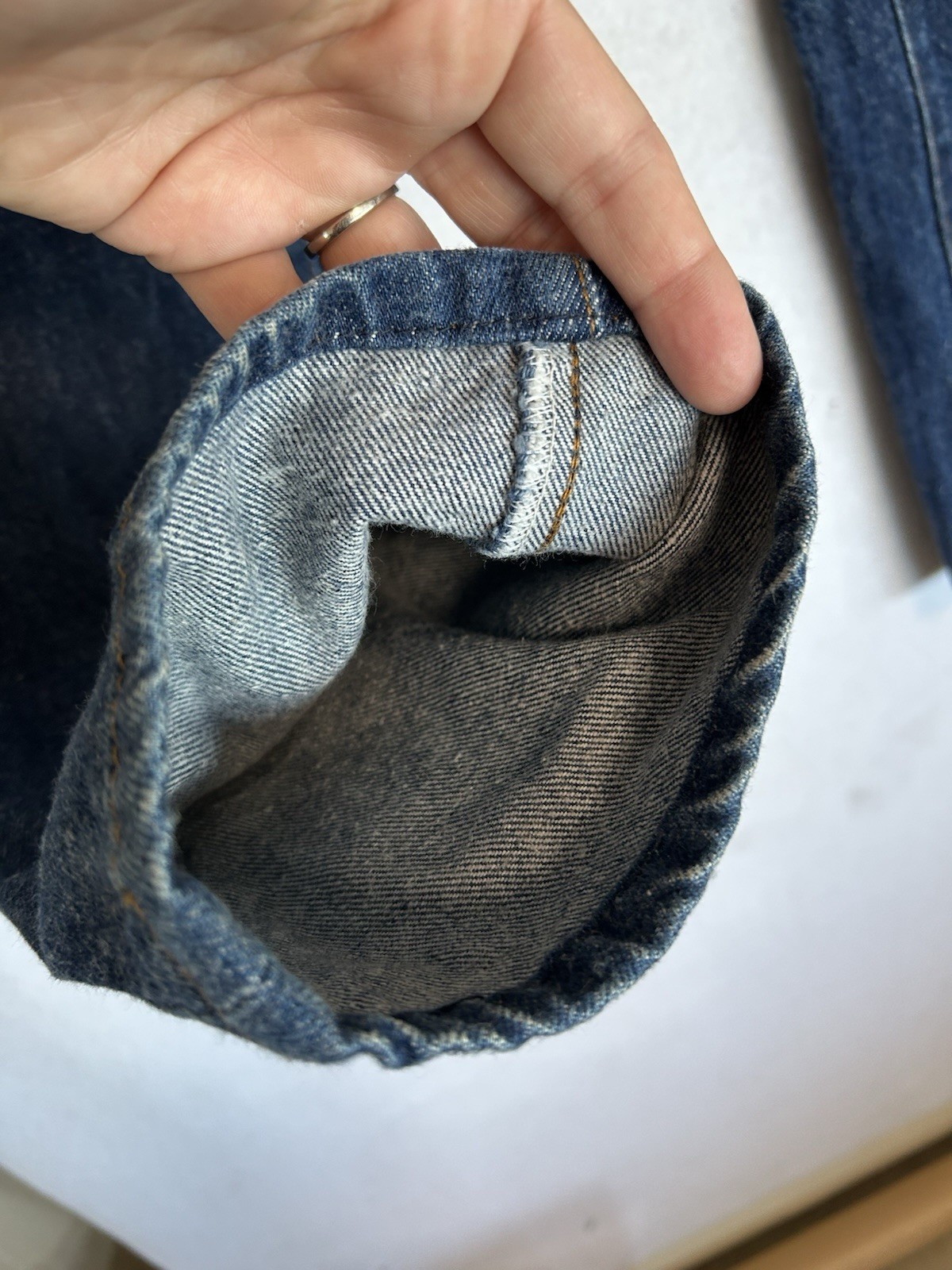 VTG Levis 501 Button Fly Jeans Womens (Fit 26×32) USA 90s Med Wash 18501-0115