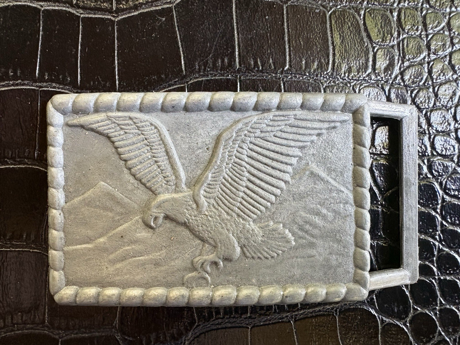 Vintage 70s Belt Buckle Unisex Soaring Eagle Pewter Tone Mountain Rope Edge 1.5”