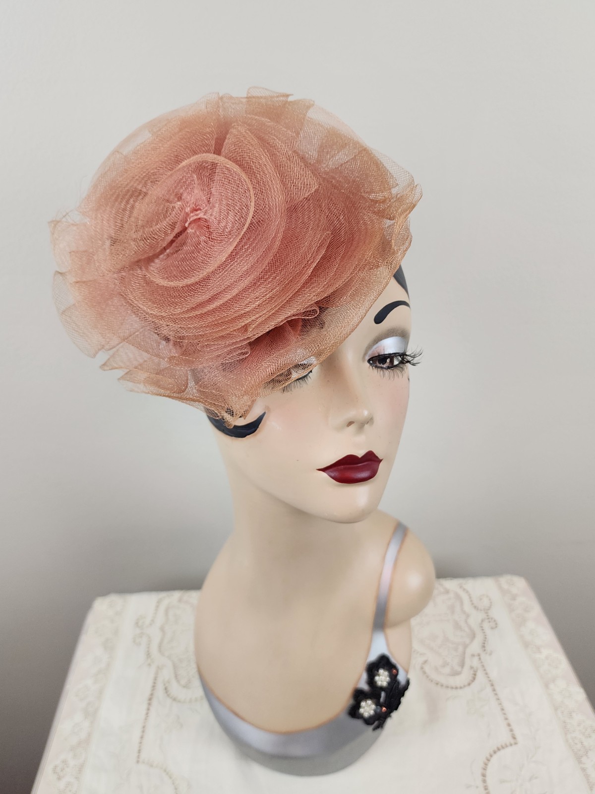 Vintage 1940’s Peachy Rose Crinoline Net Rose Fascinator Ladies Hat