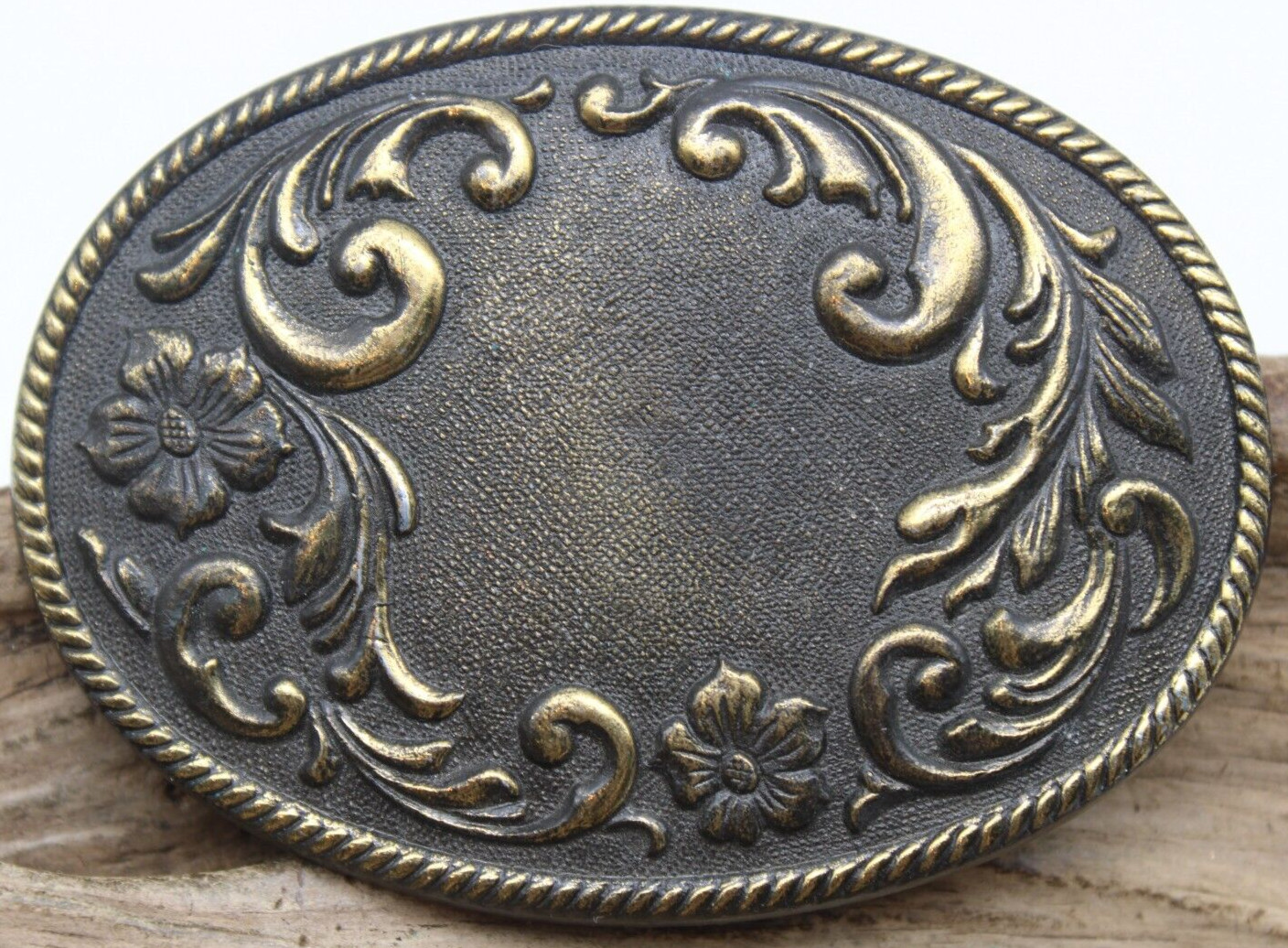 VINTAGE USA MADE COWBOY METAL BELT BUCKLE WITH FLORAL DESIGN 3.5″x2.5″ (AR)