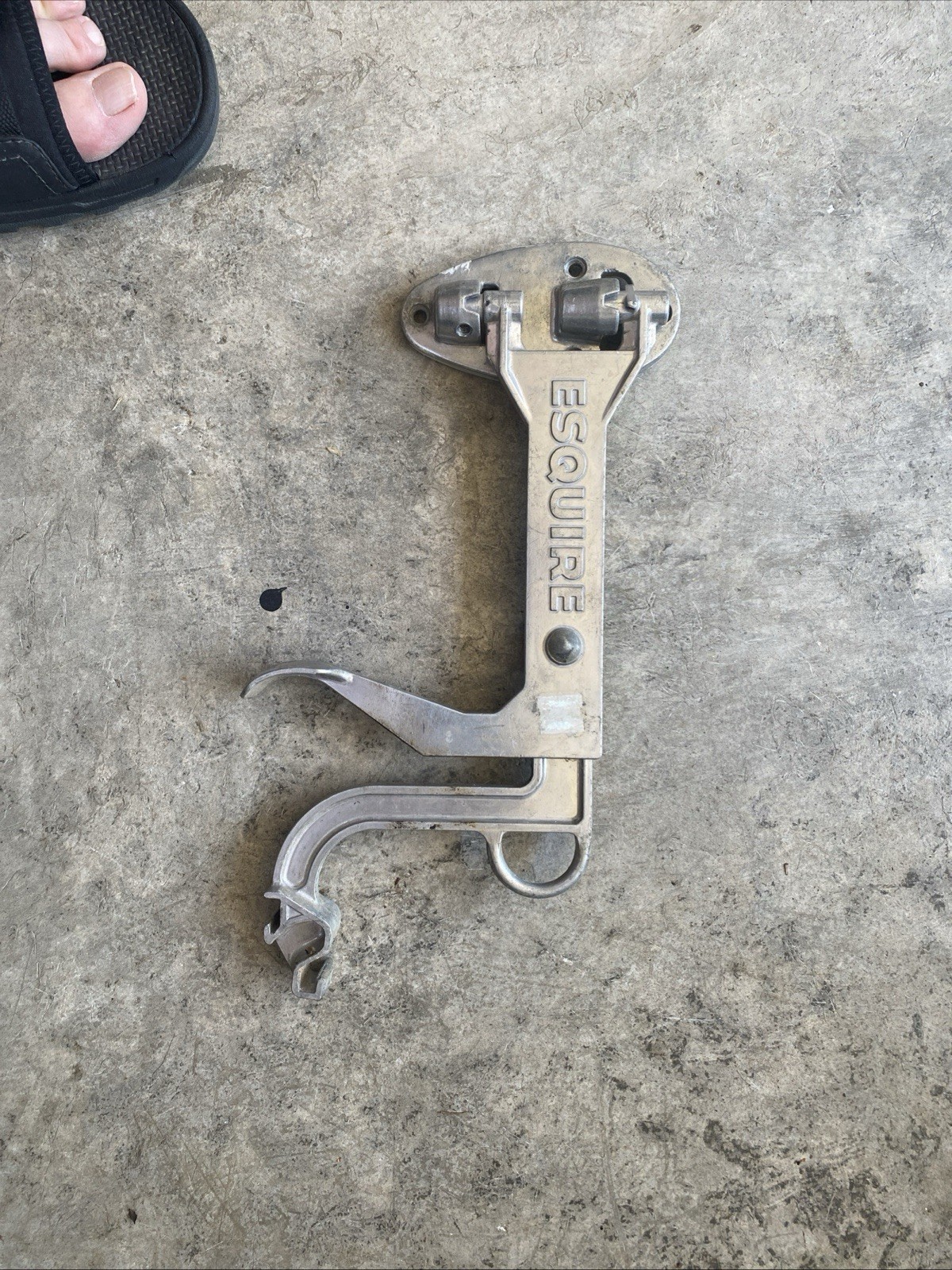 Esquire Shoes Shine Holder Wall Mount
